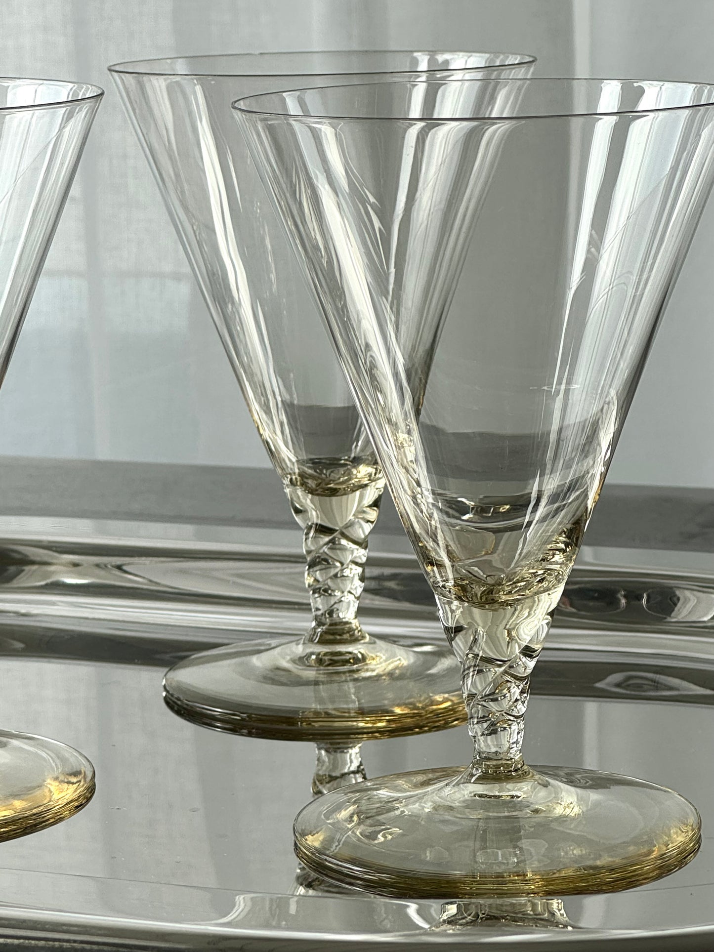 Swirl cocktail glasses