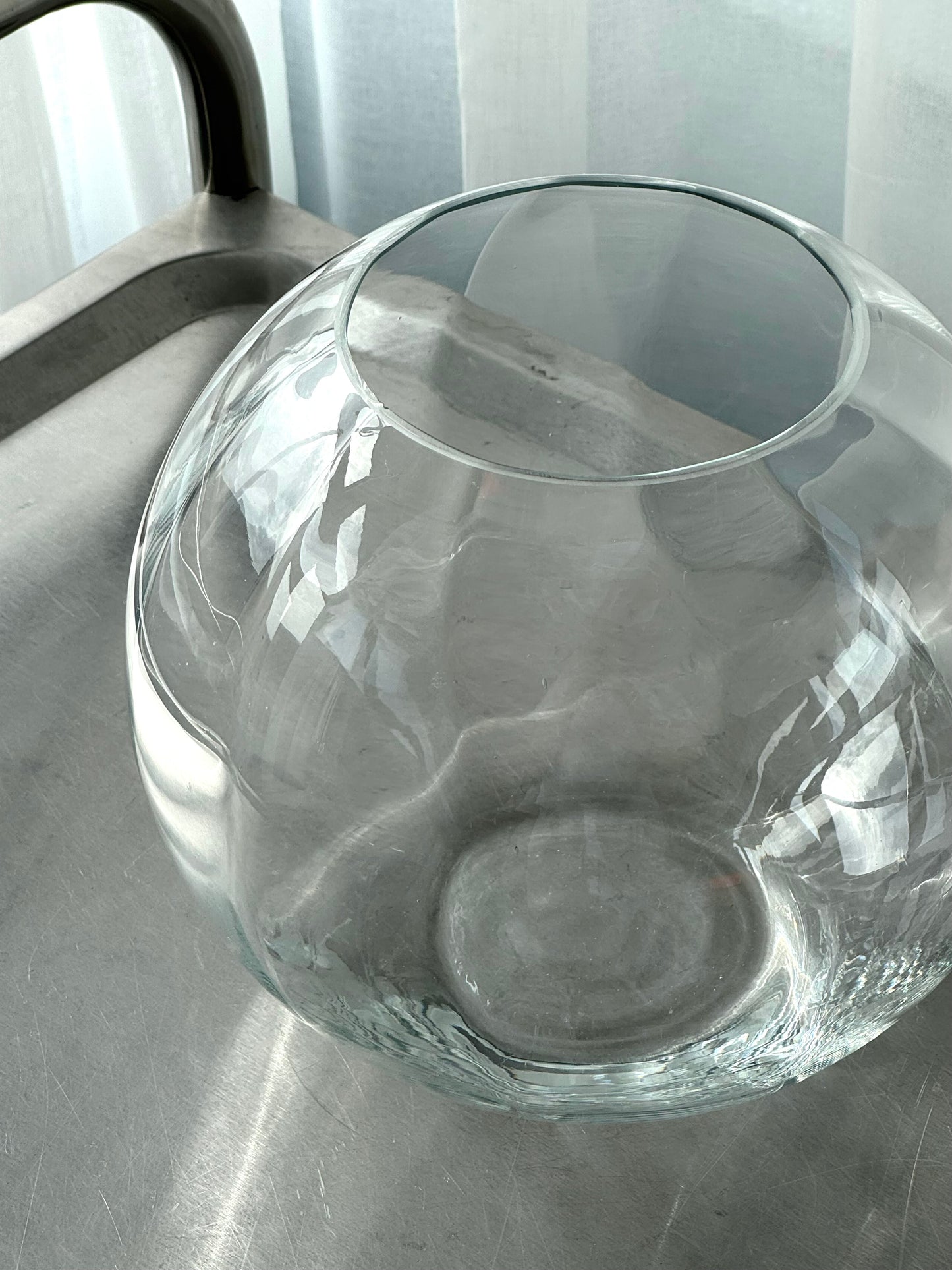 Swirling round vase