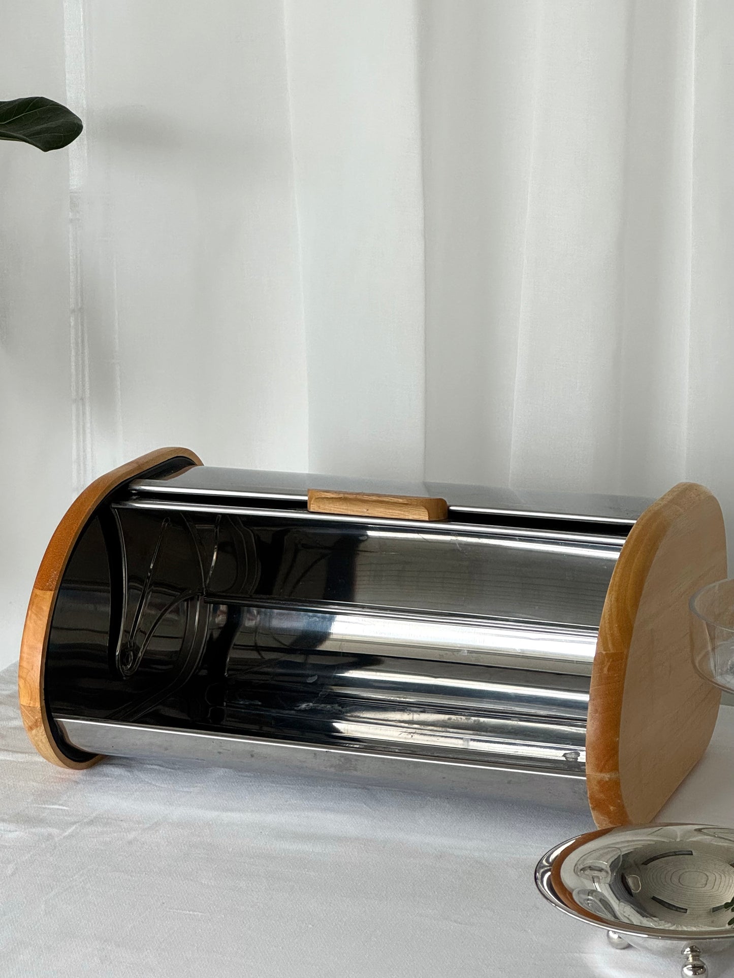 Bread case