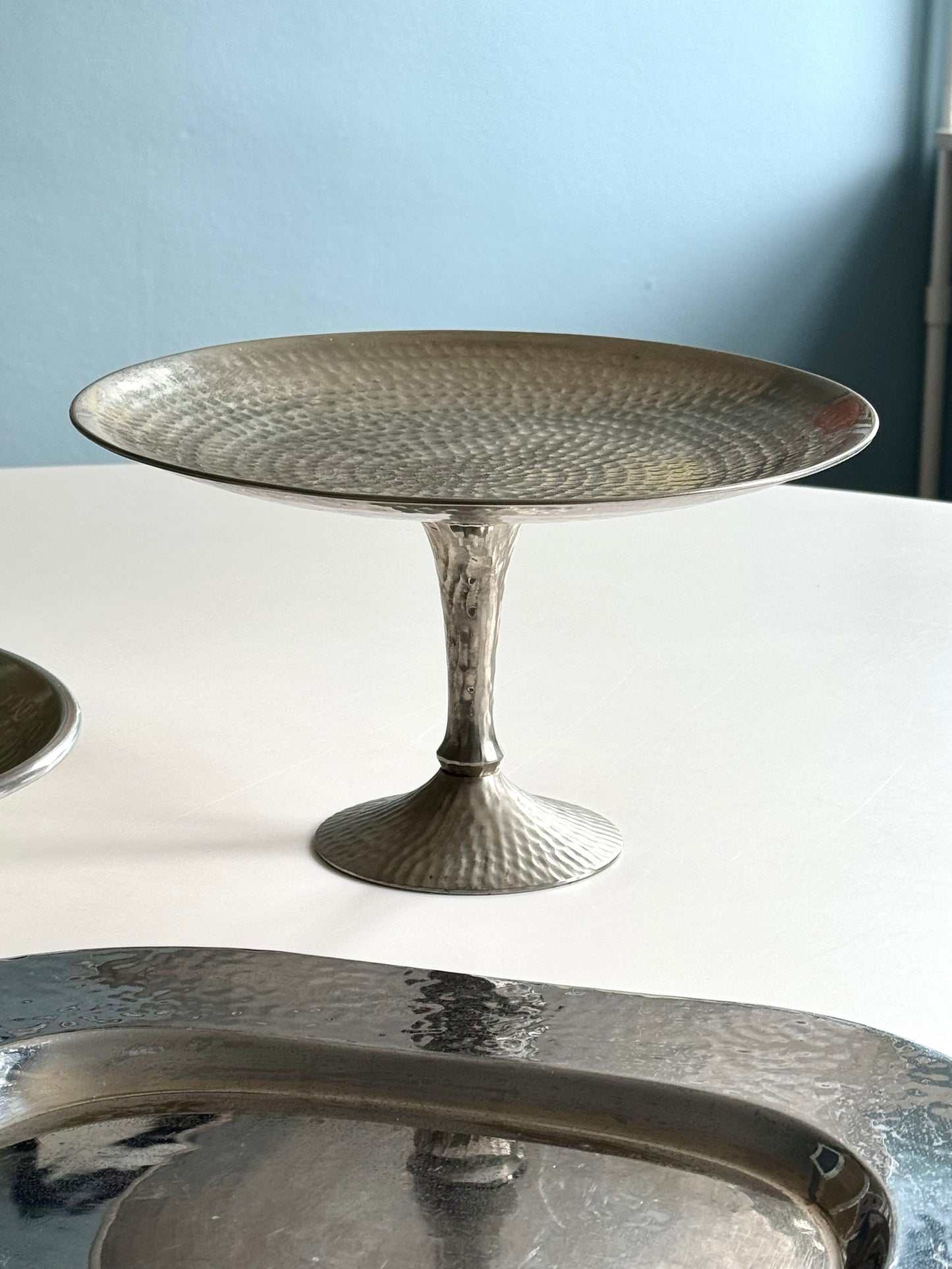 Hammered stand