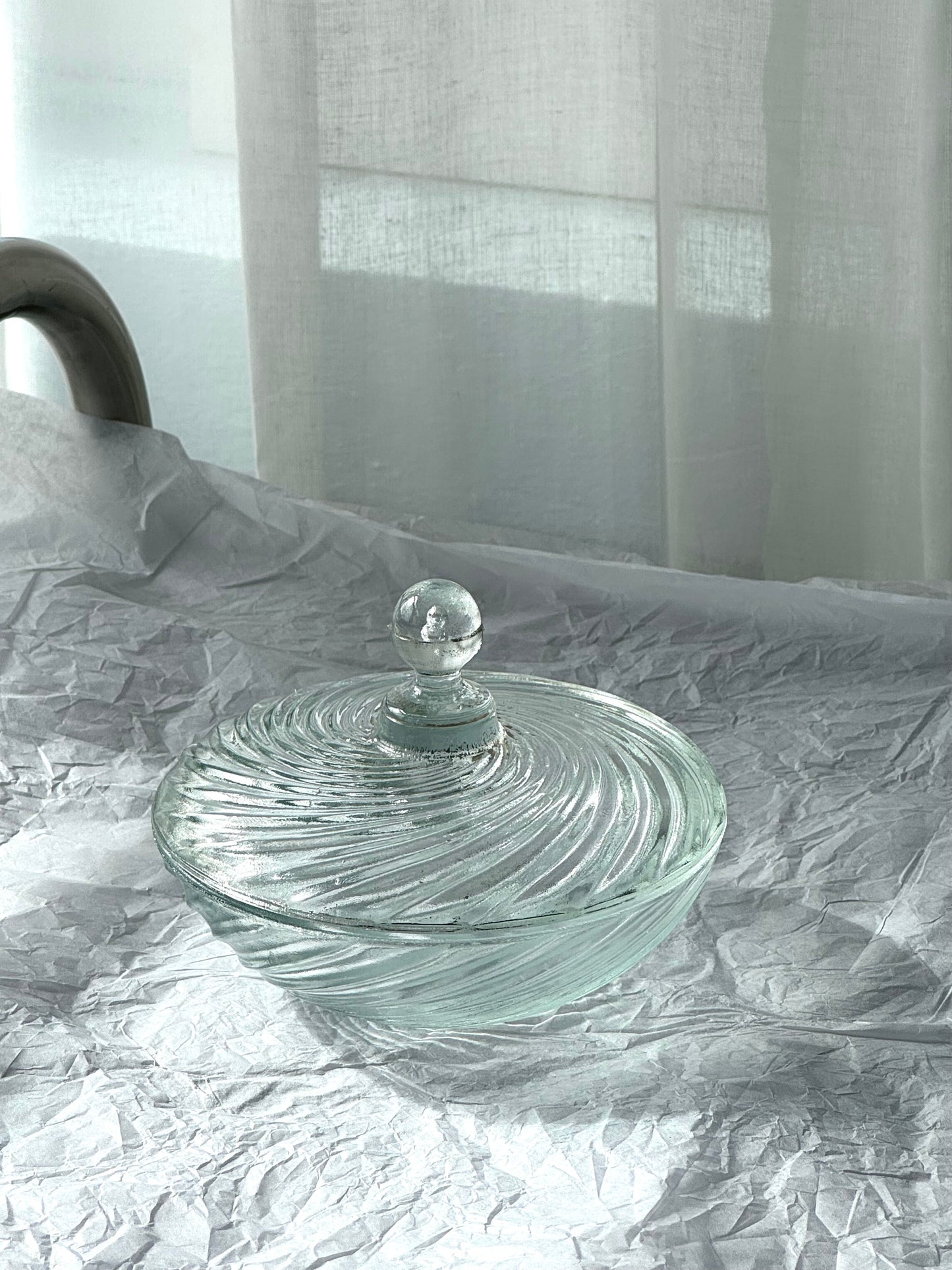 Swirling bonbonniere