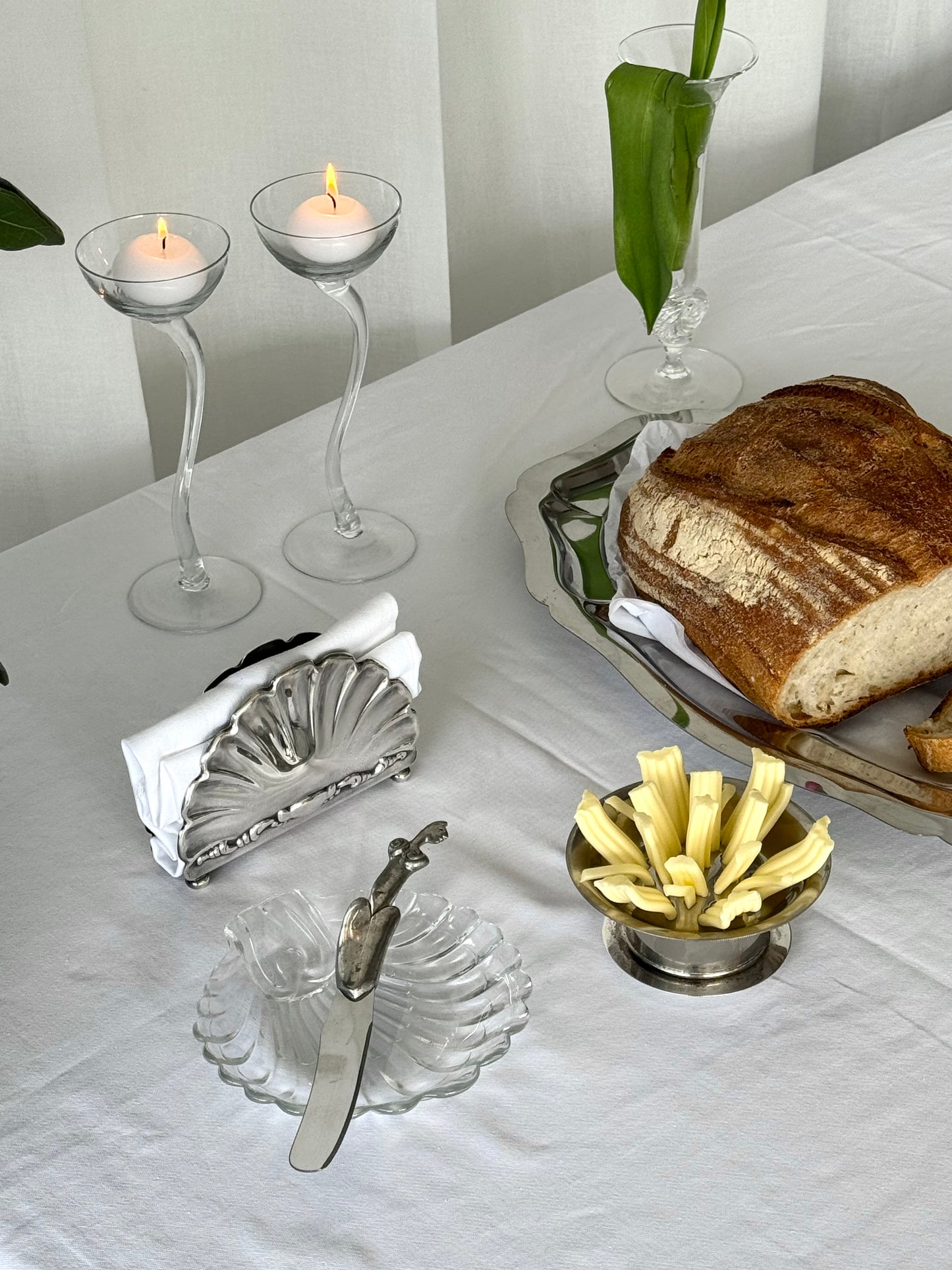 Squiggle candle holder