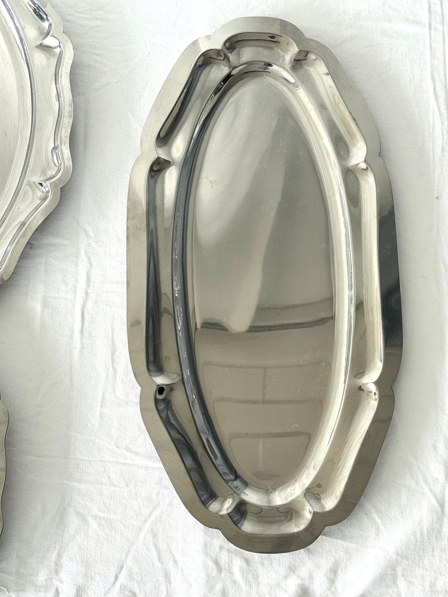 Ruffled Italian dishes slim