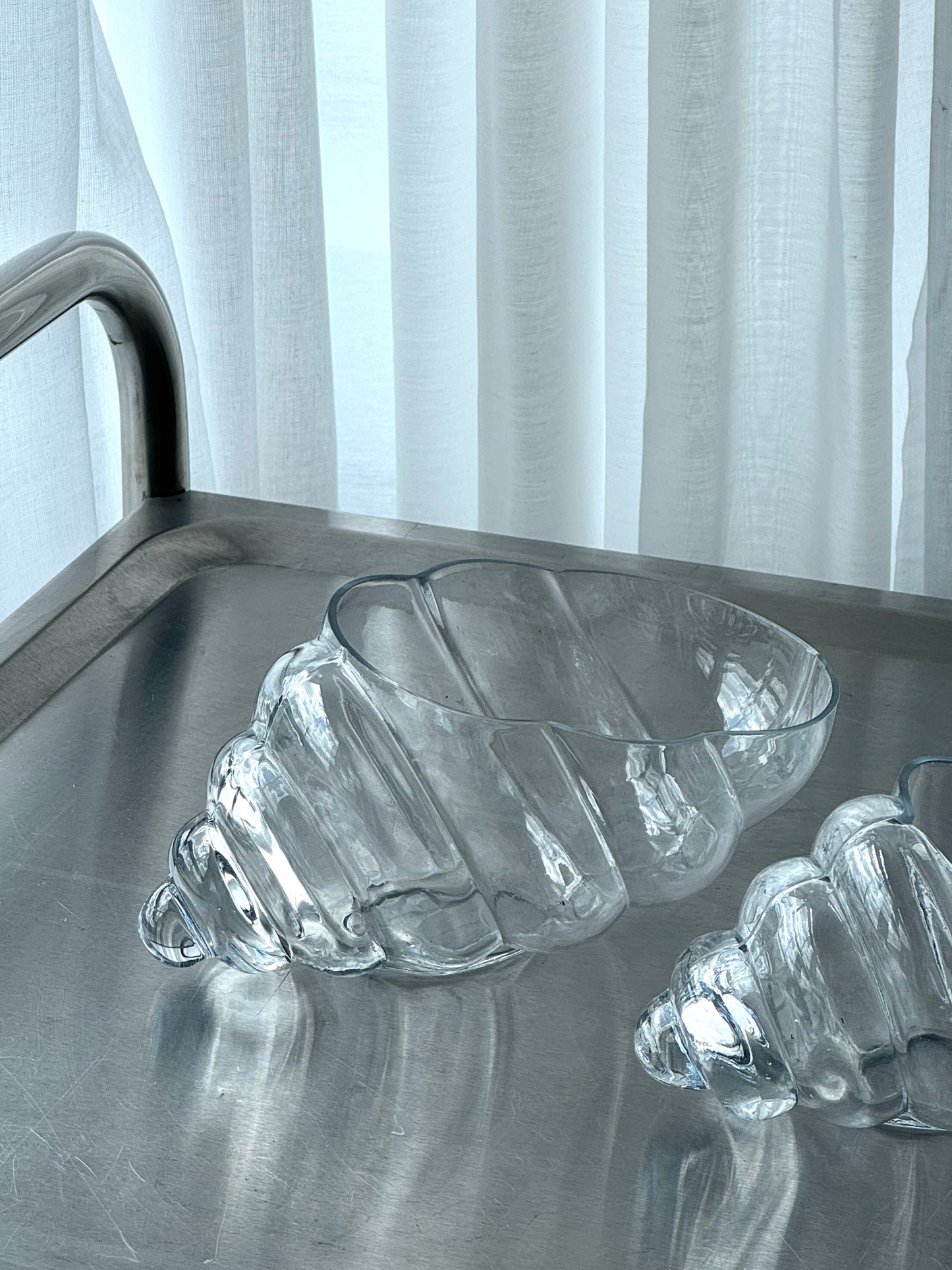 Crystal clam bowl