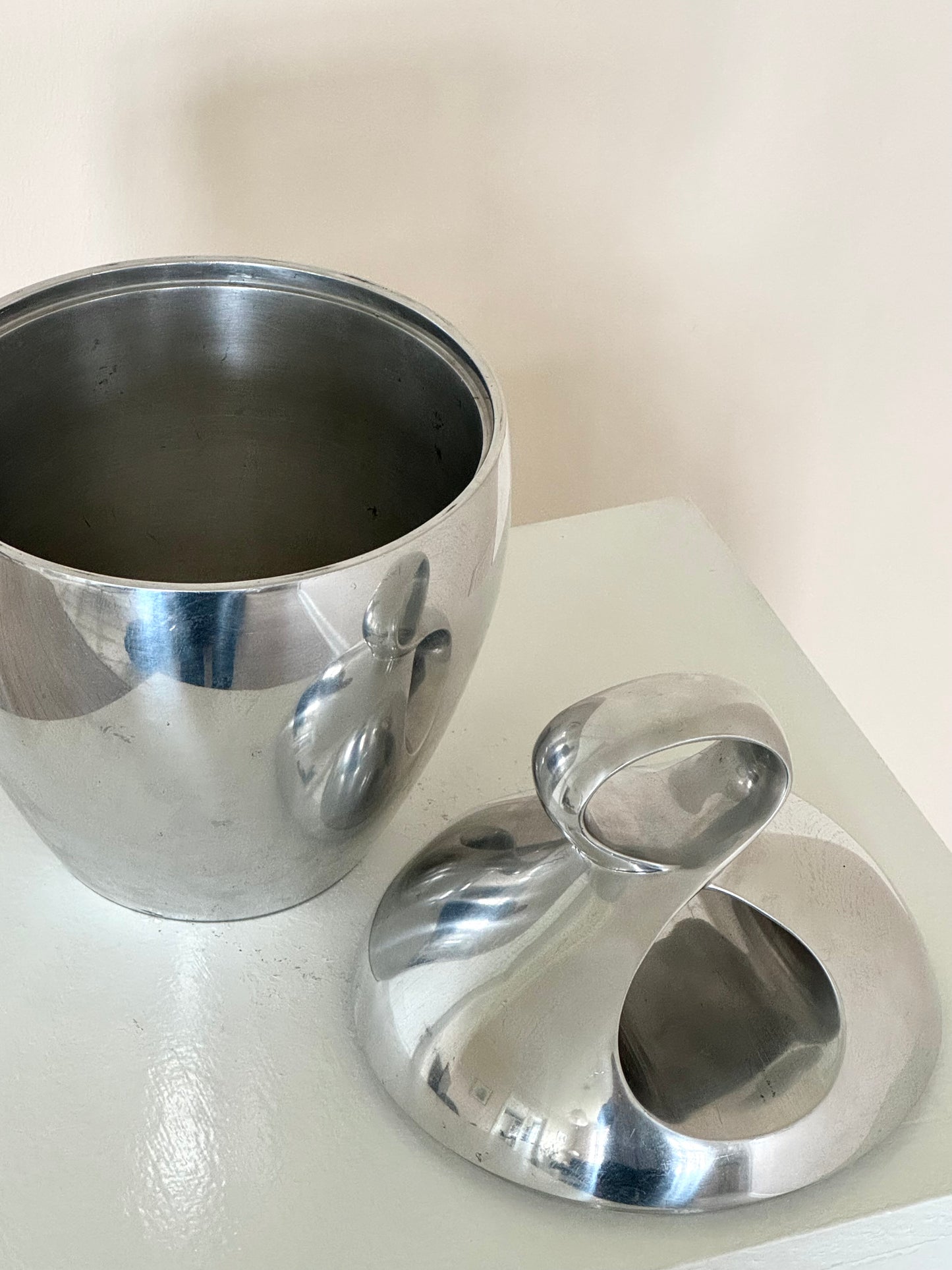 Infinity ice bucket