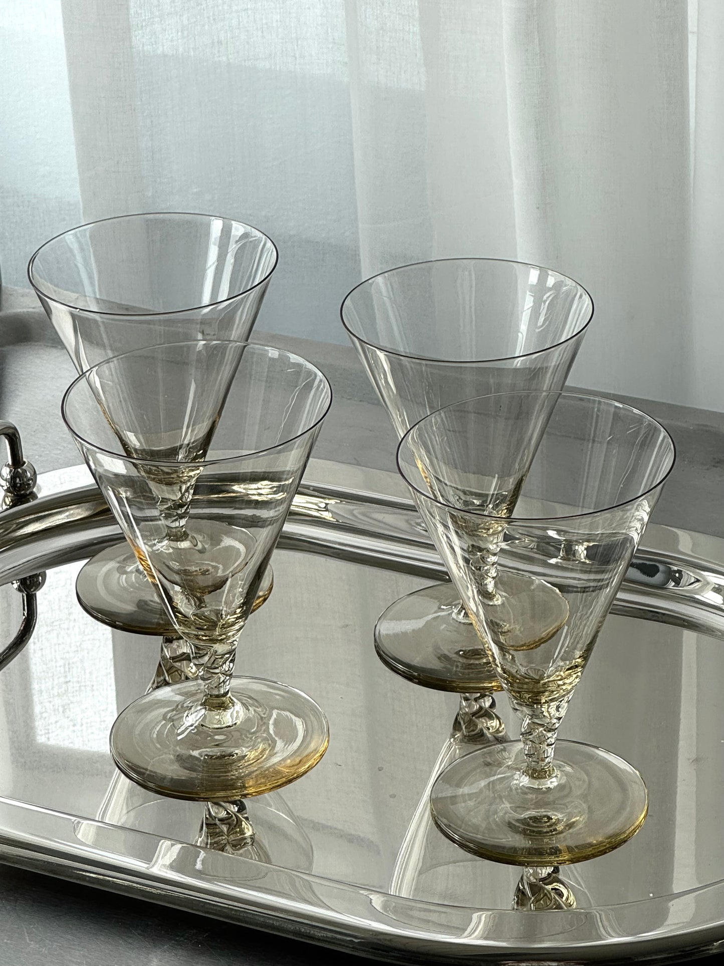 Swirl cocktail glasses