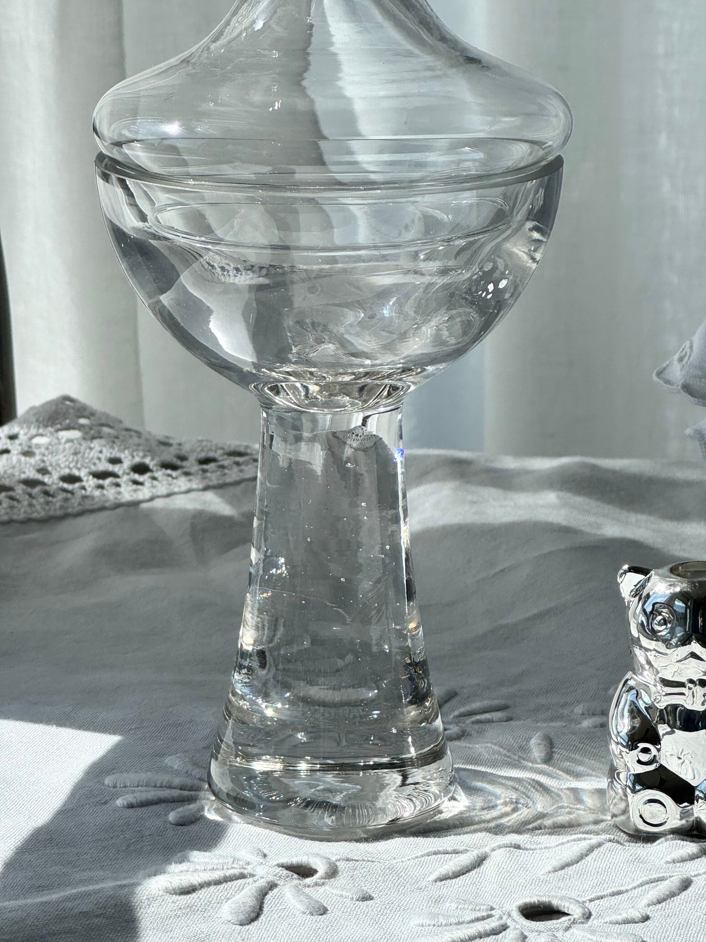 Chunky glass bonbonniere