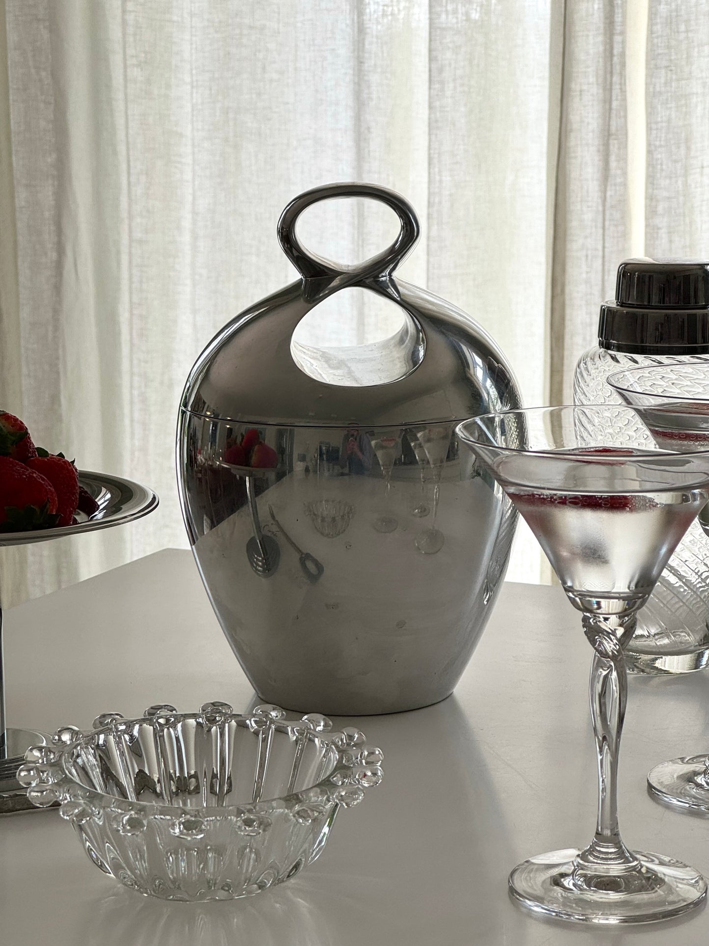 Infinity ice bucket