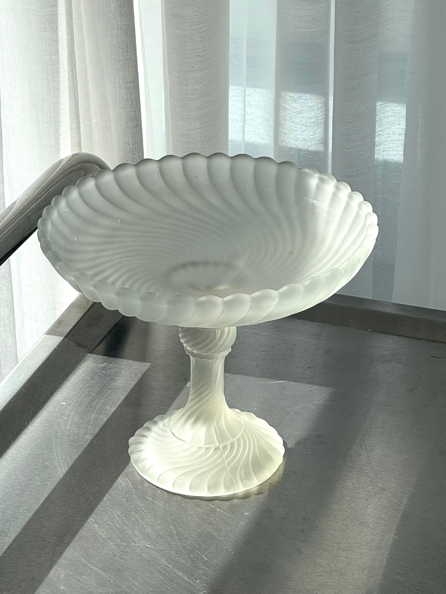 Swirling stand