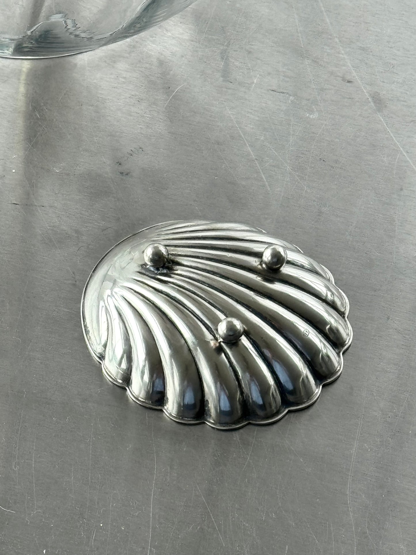 Silver plated clam
