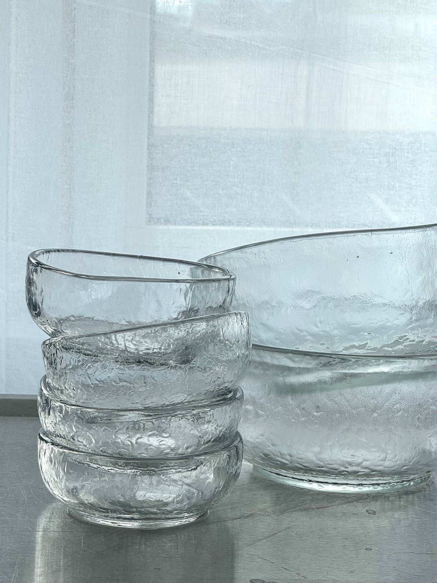 Structured glass bowls