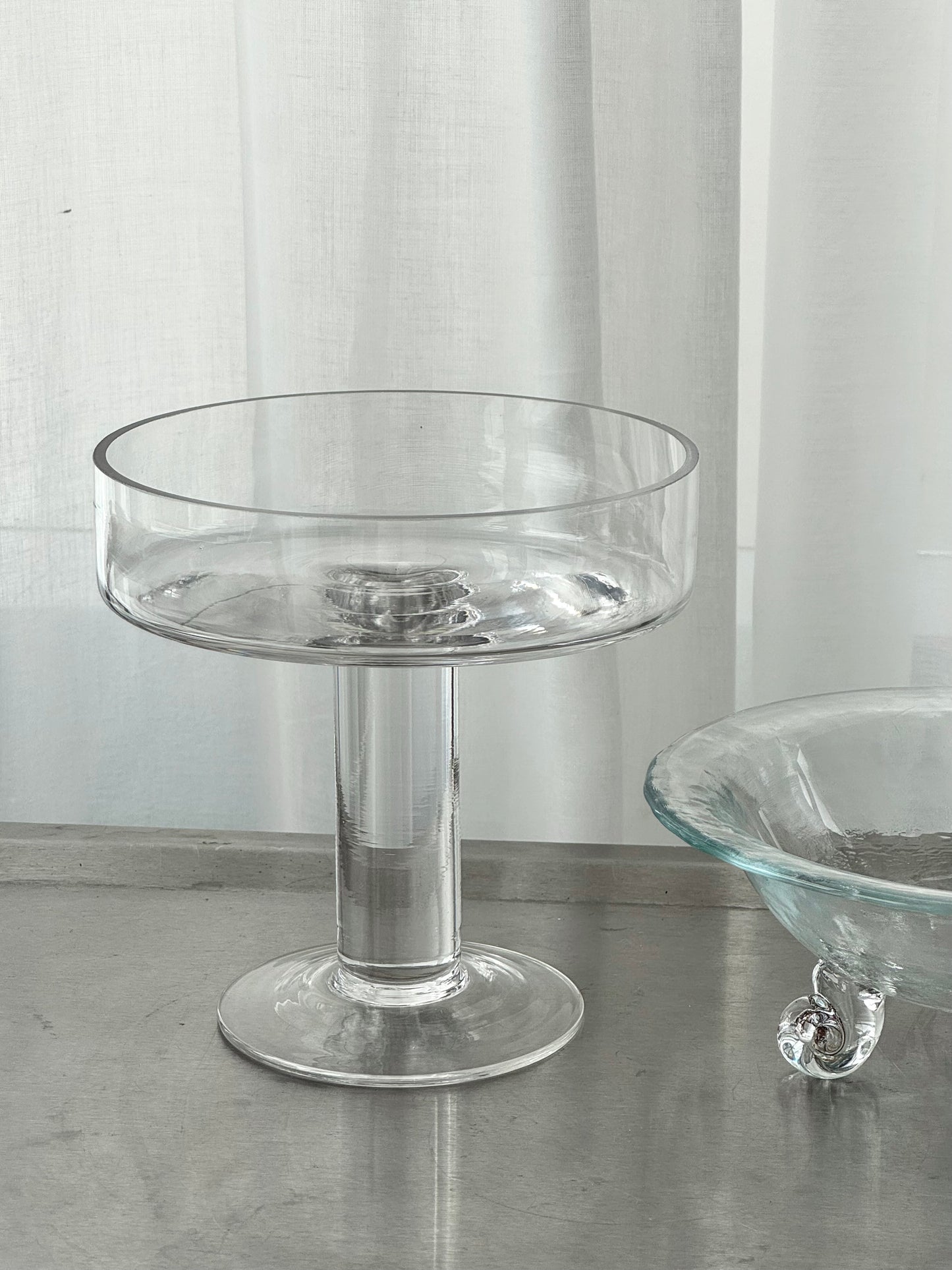 Chunky glass stand