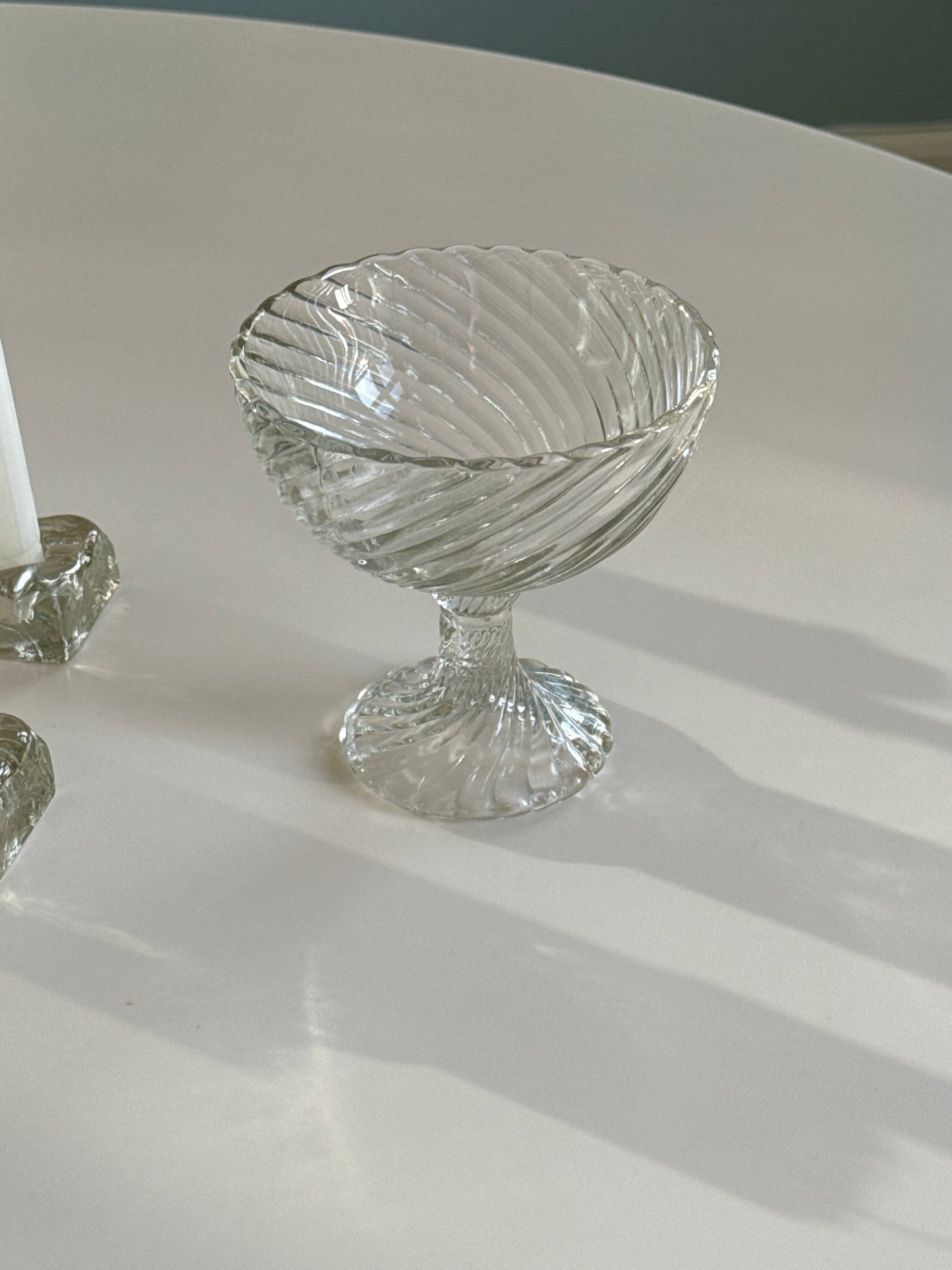 Small bowl on foot