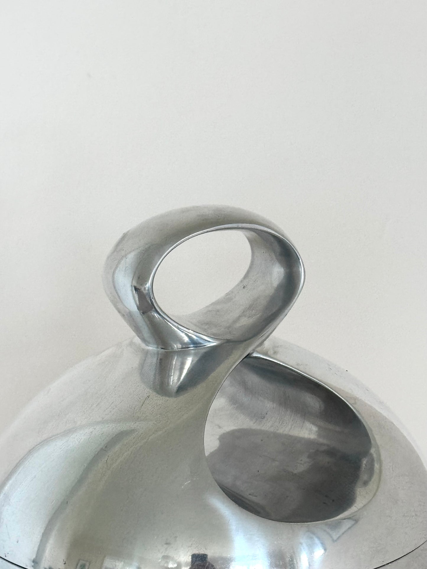 Infinity ice bucket