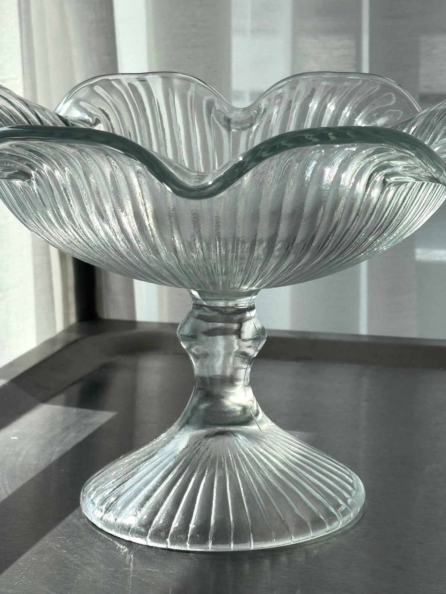 Bowl on foot