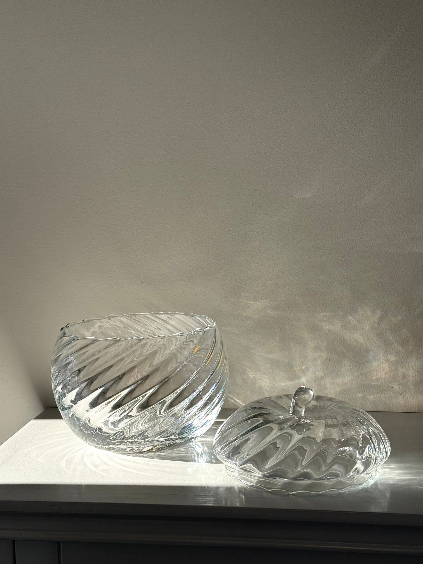 Swirling bonbonniere