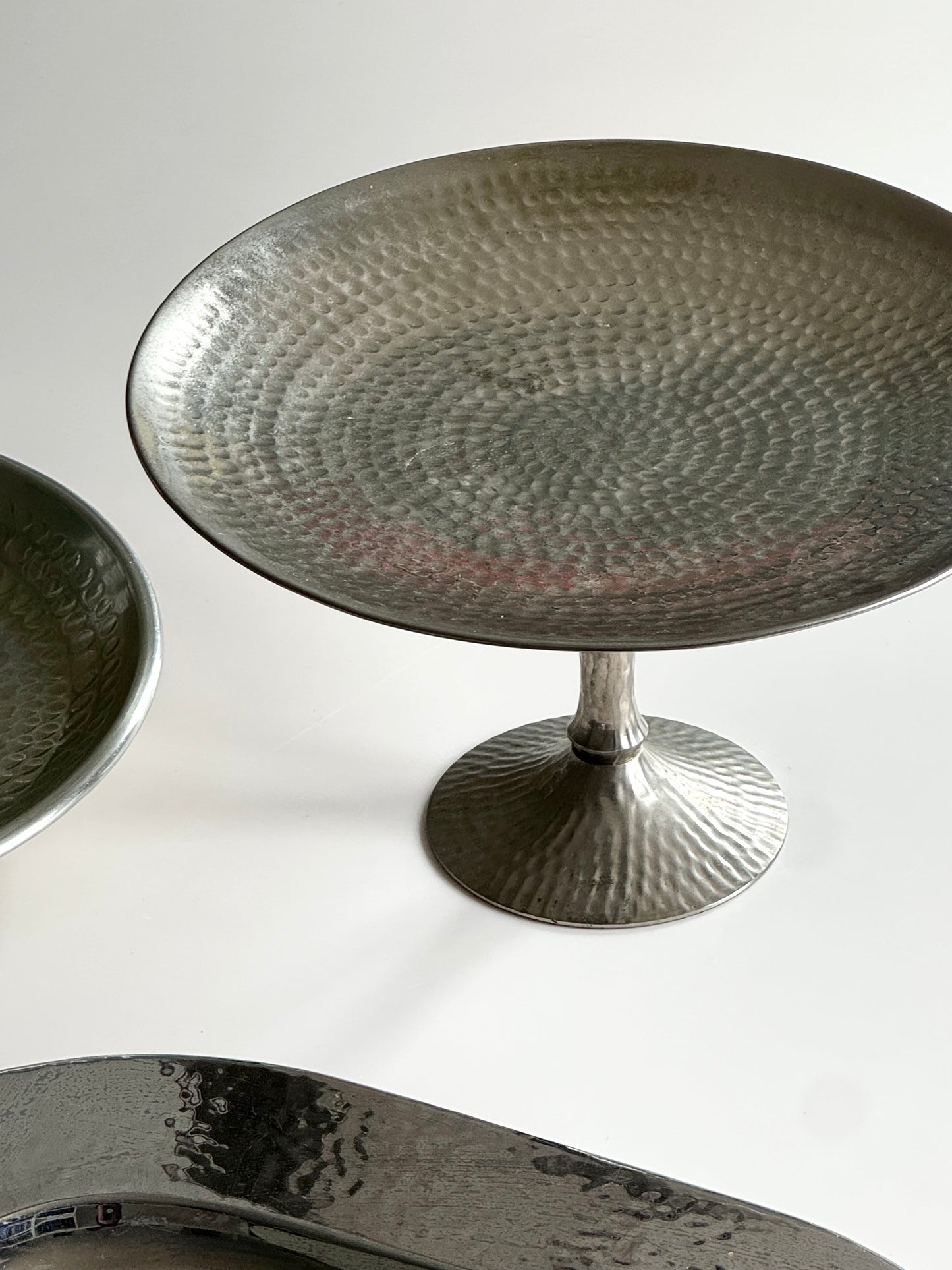 Hammered stand
