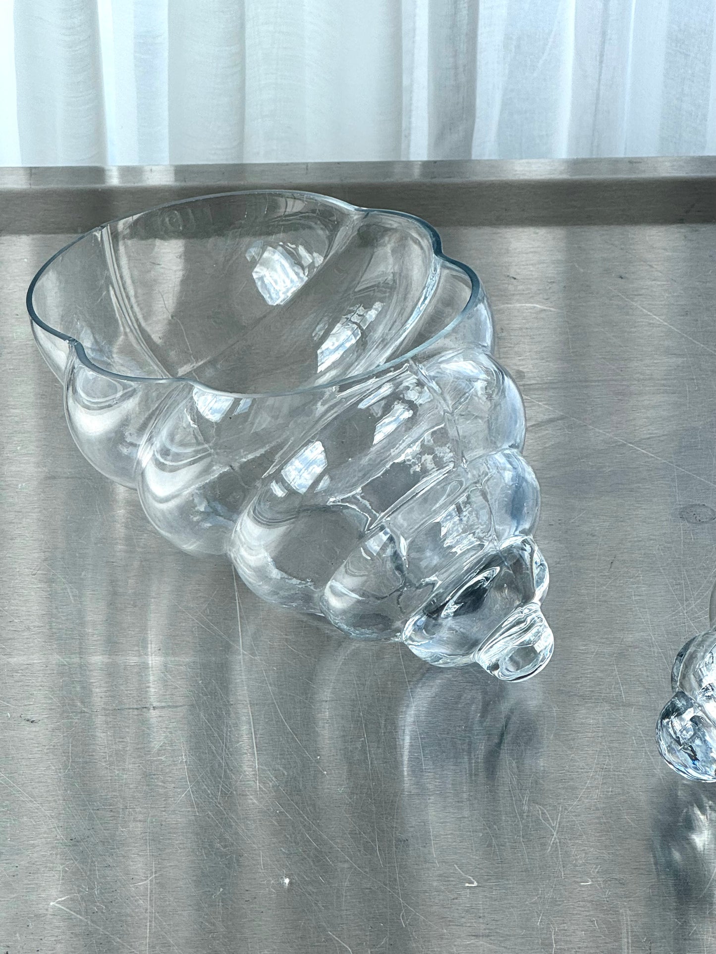 Crystal clam bowl
