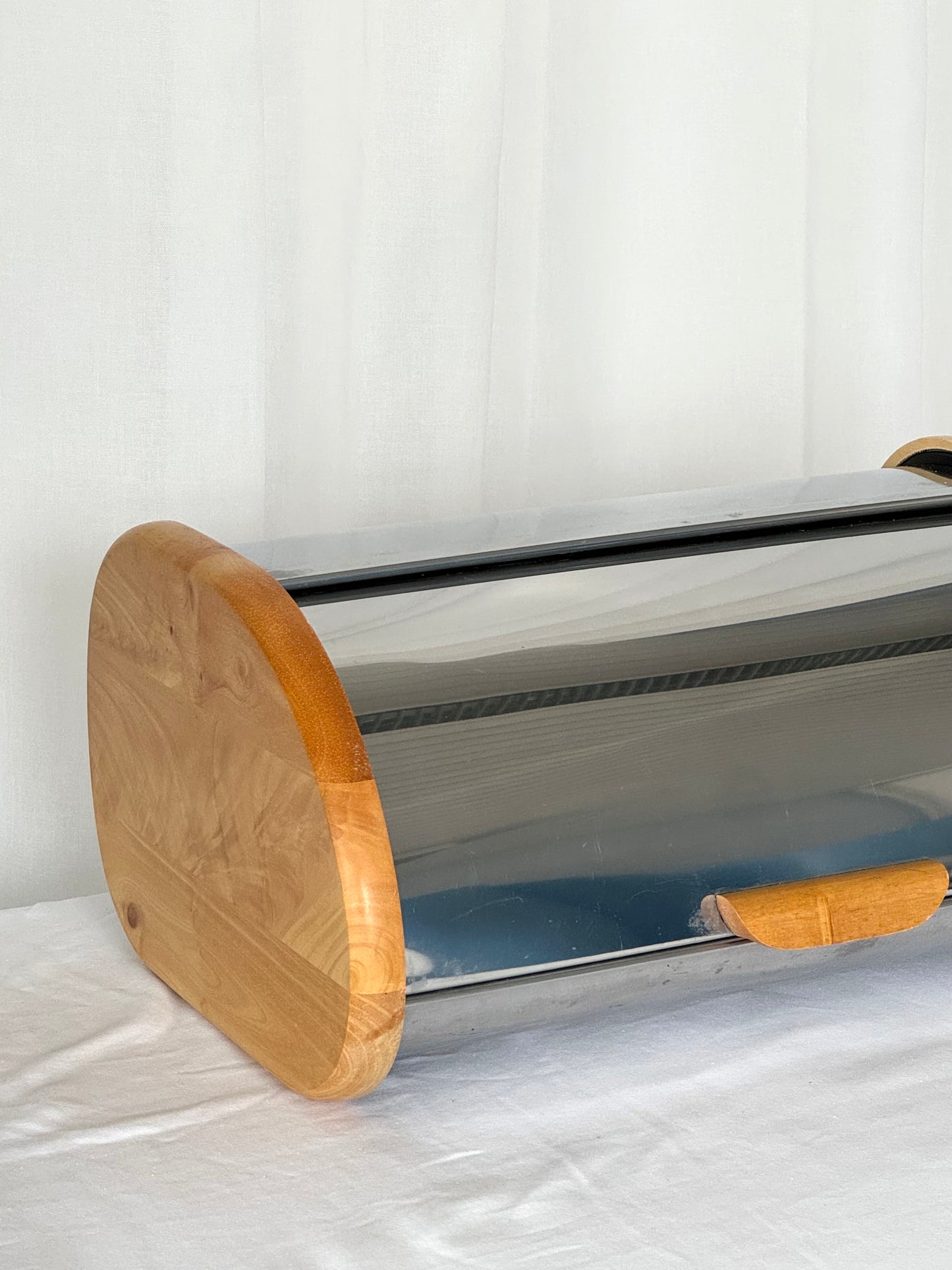 Bread case