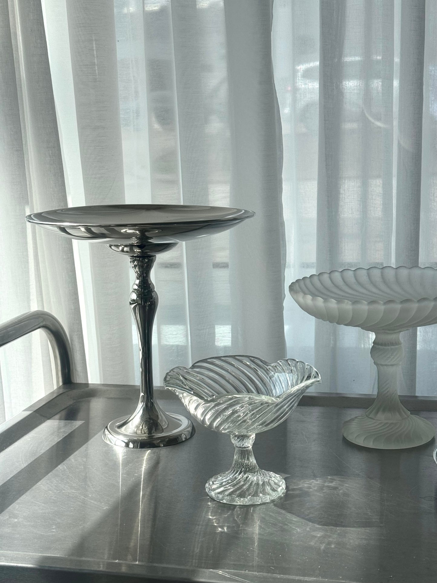 Glass bowl on foot