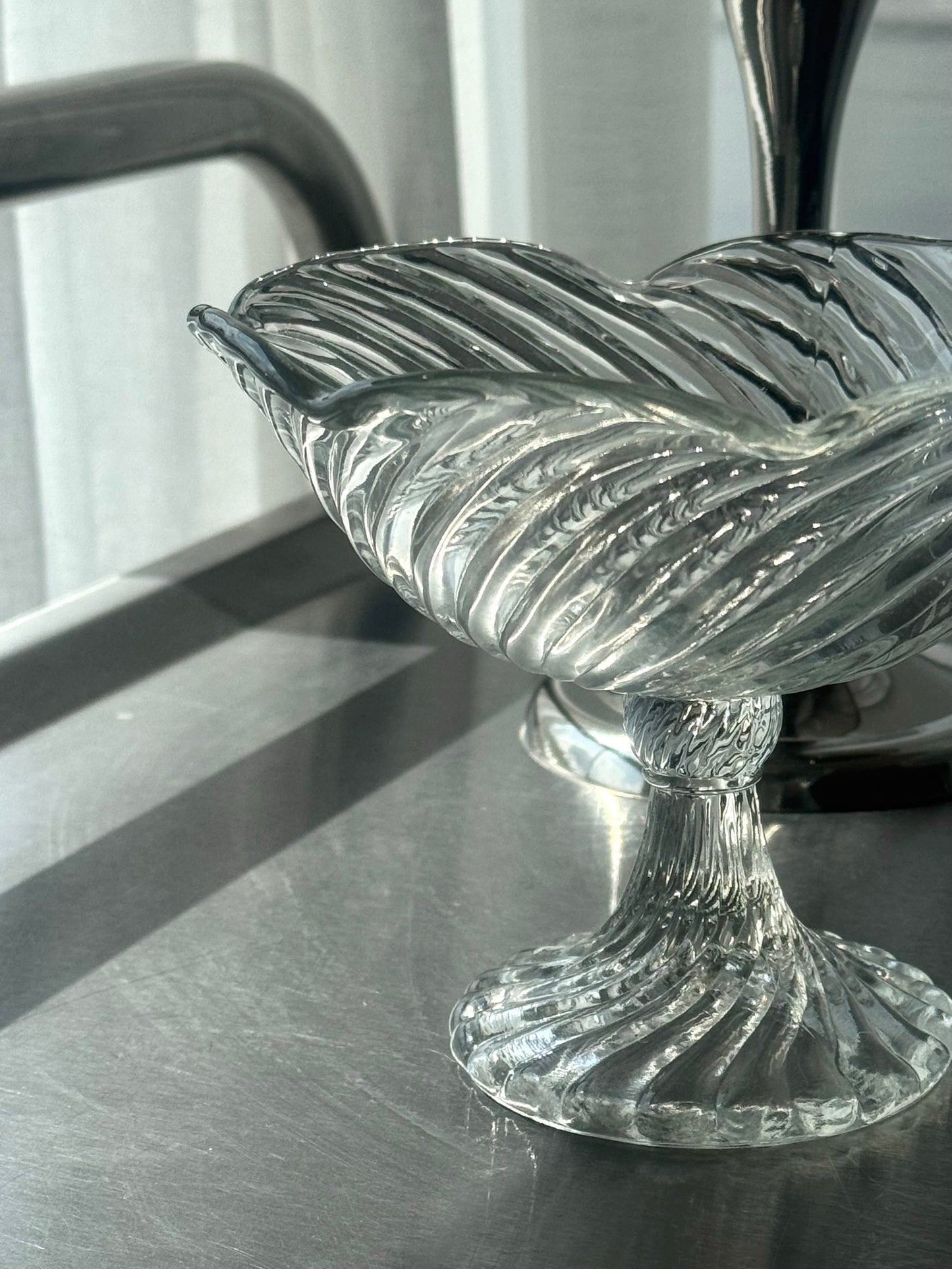 Glass bowl on foot