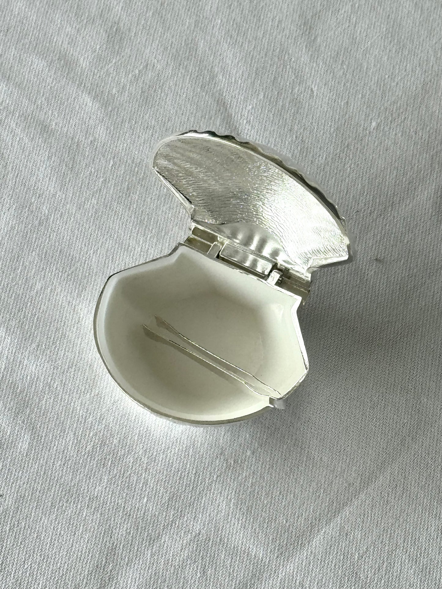 Silver plated clam