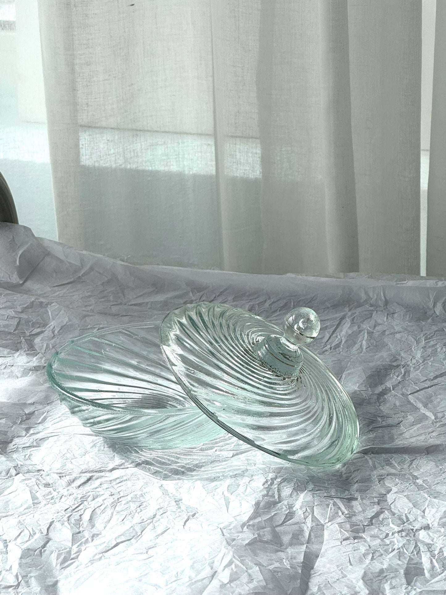 Swirling bonbonniere