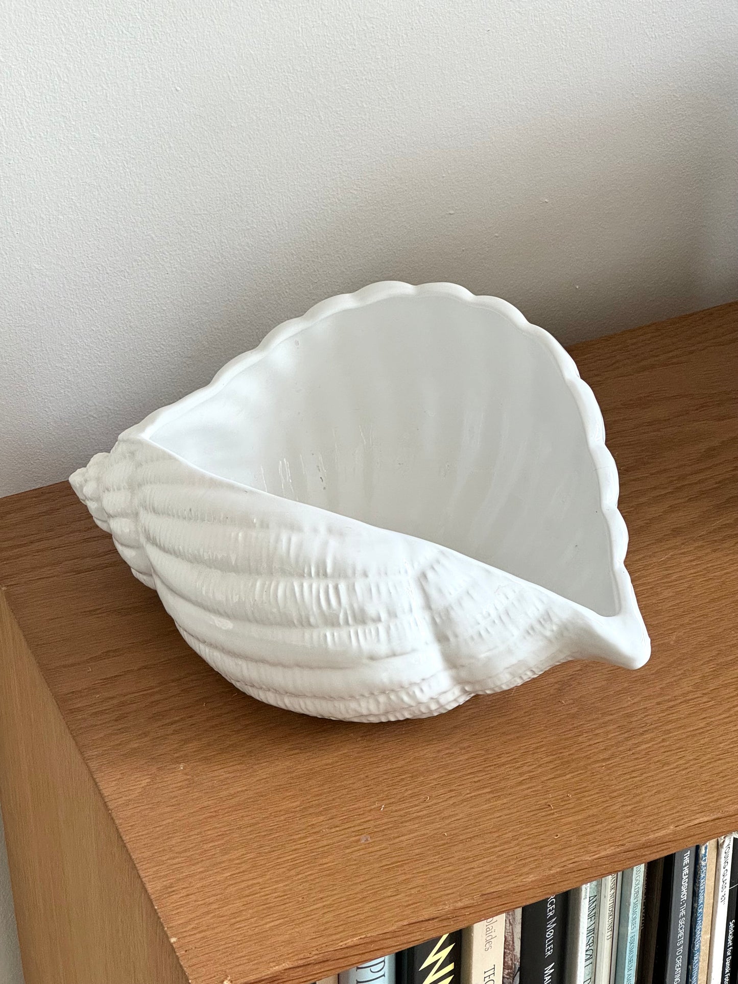 Ceramic clam bowl