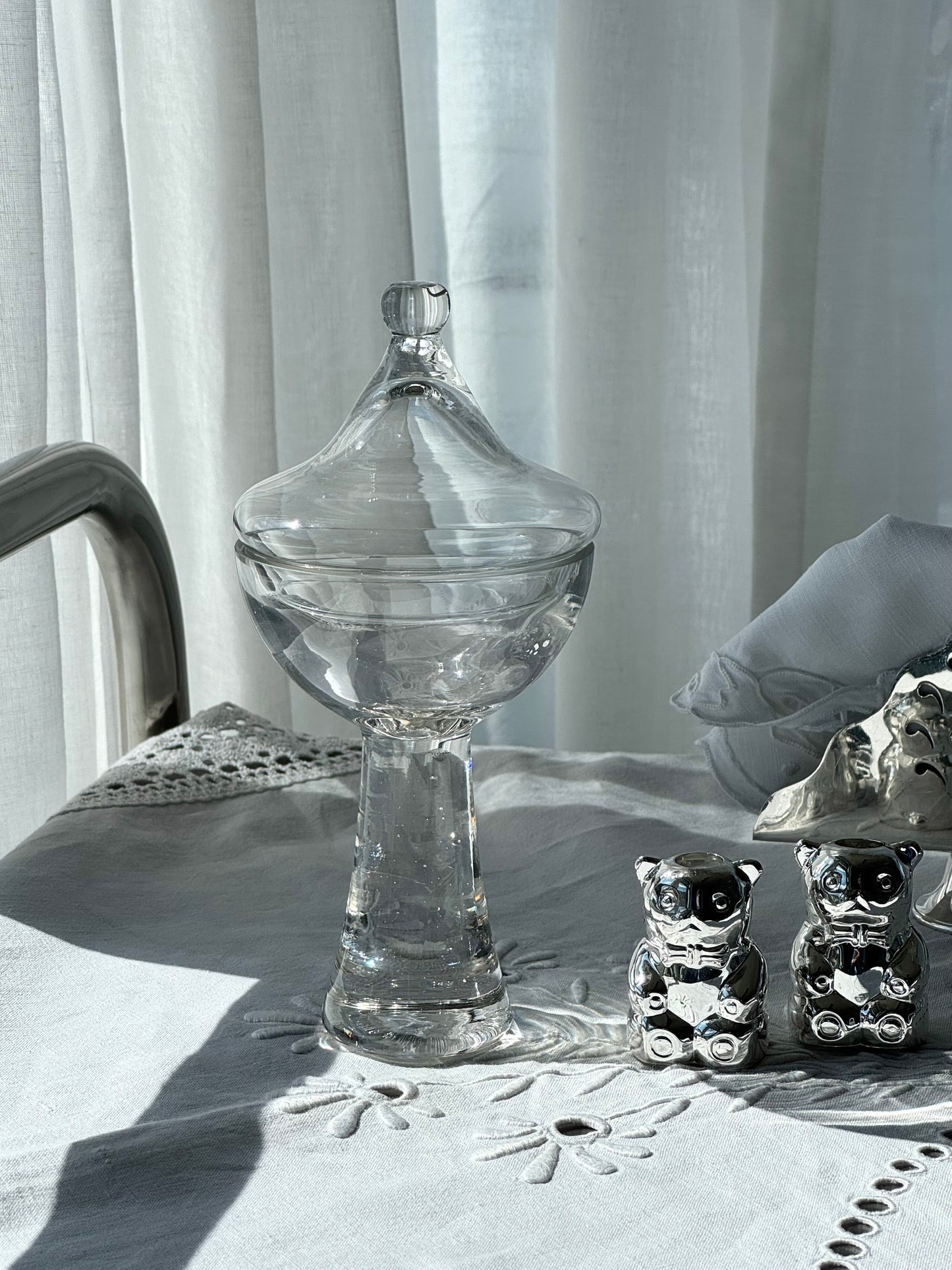 Chunky glass bonbonniere