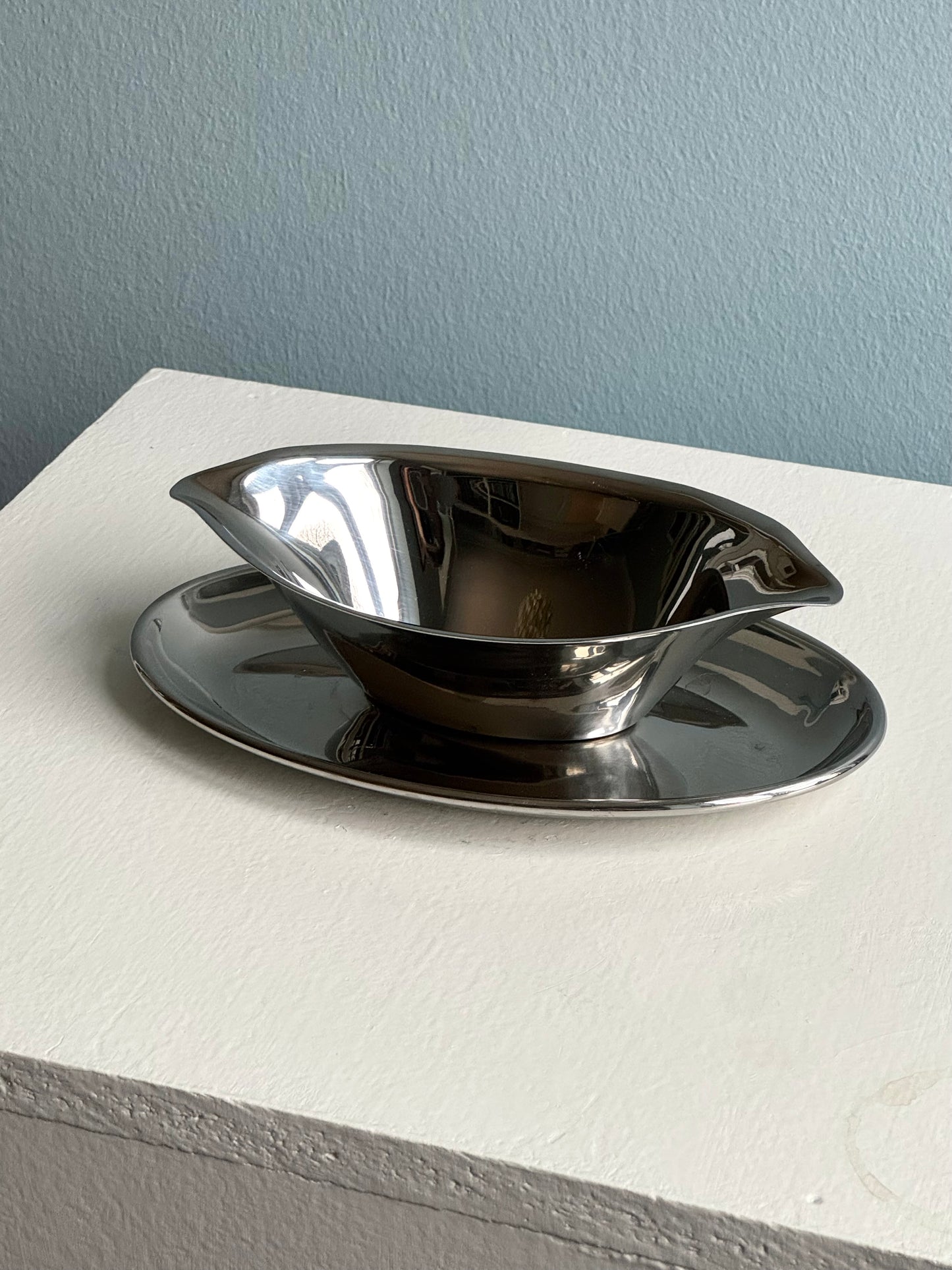 Gravy boat