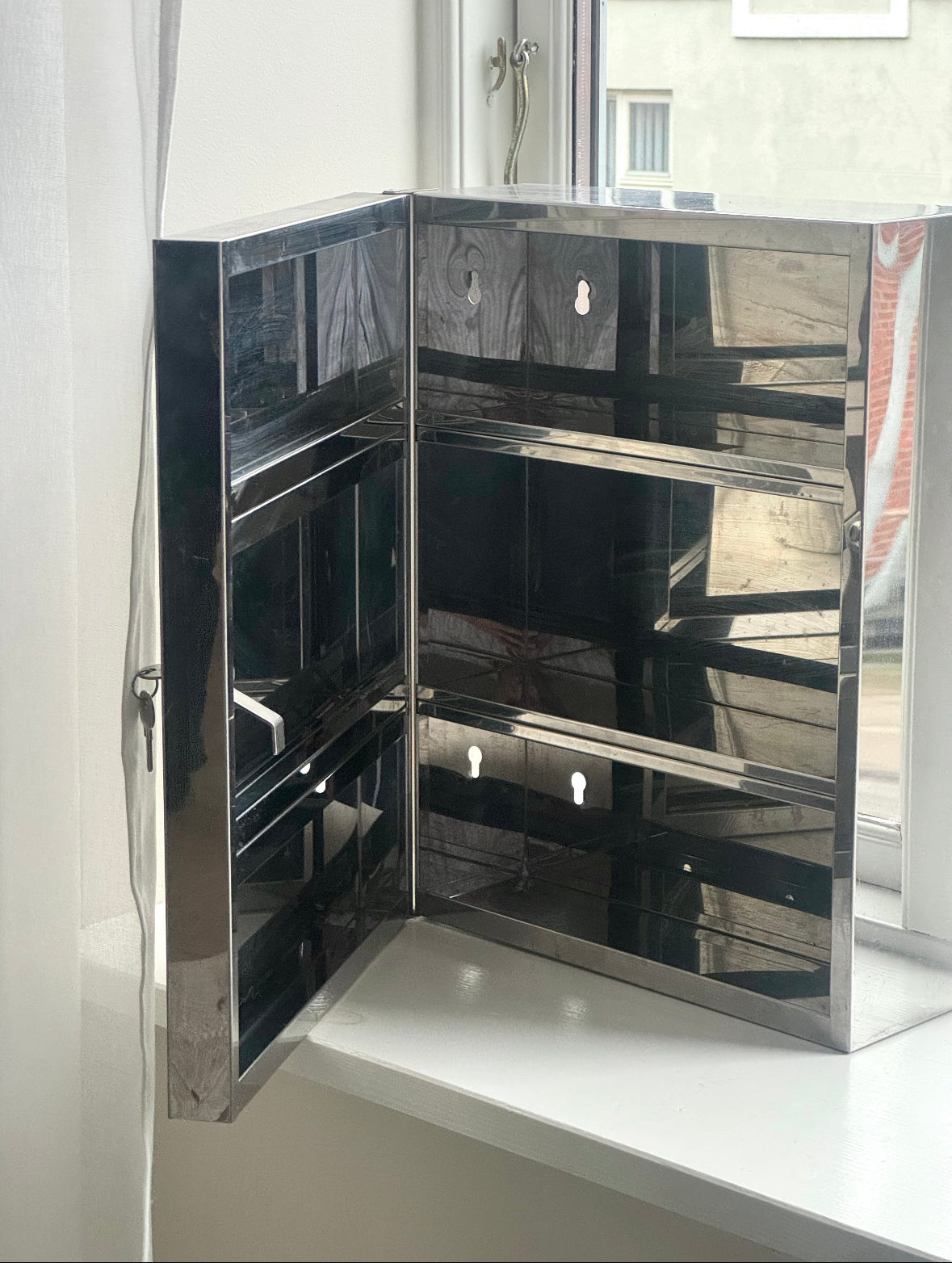 Chrome locker