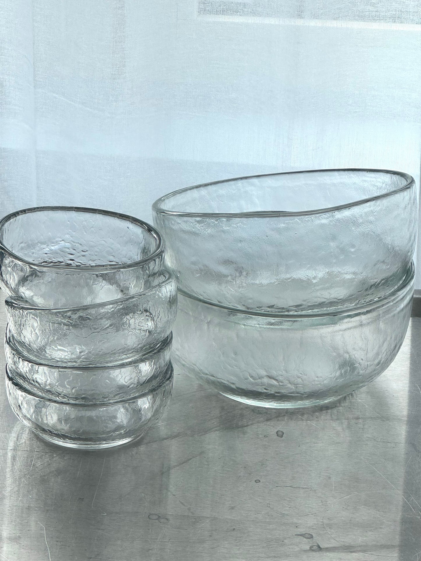 Structured glass bowls