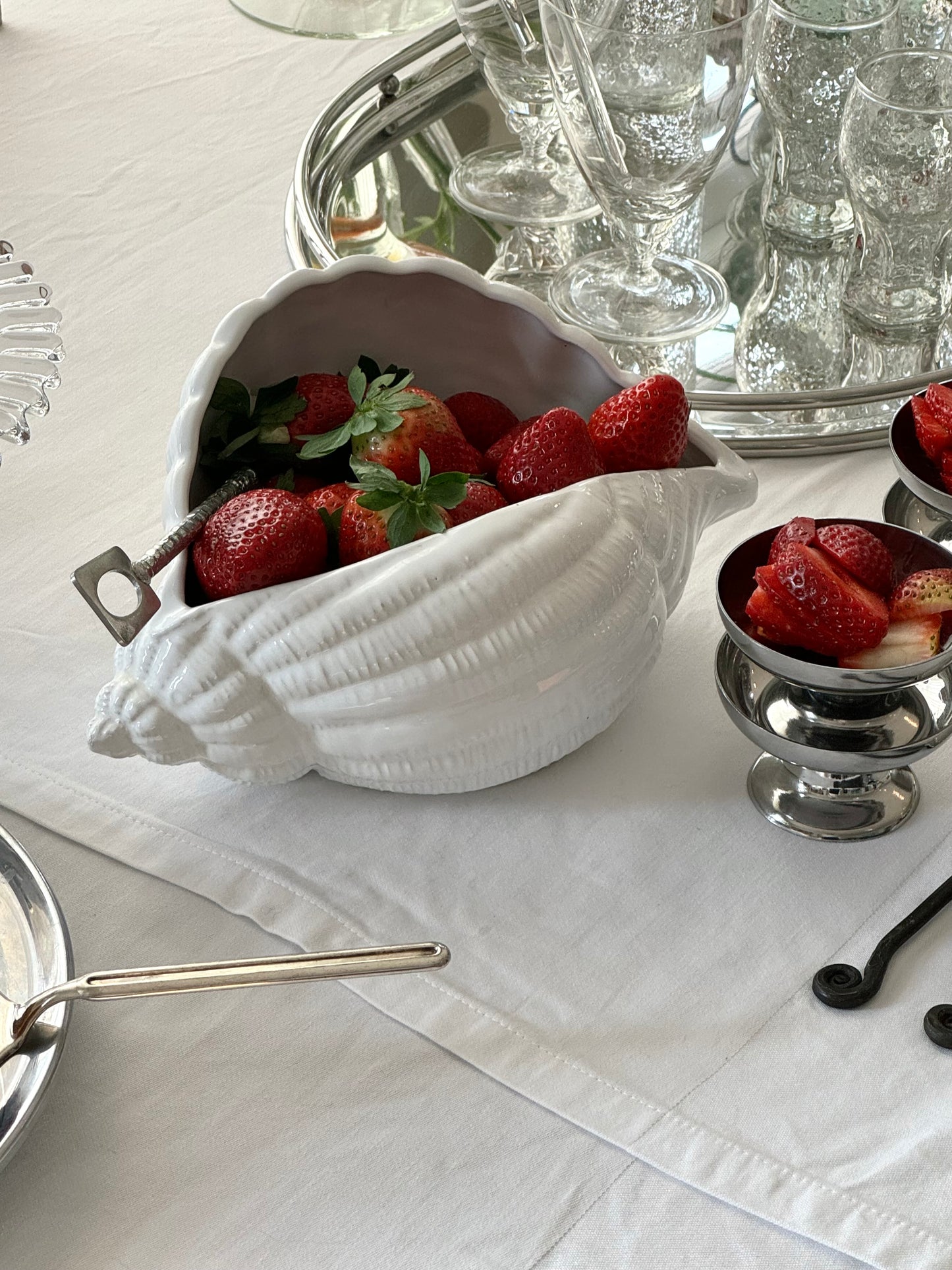 Ceramic clam bowl