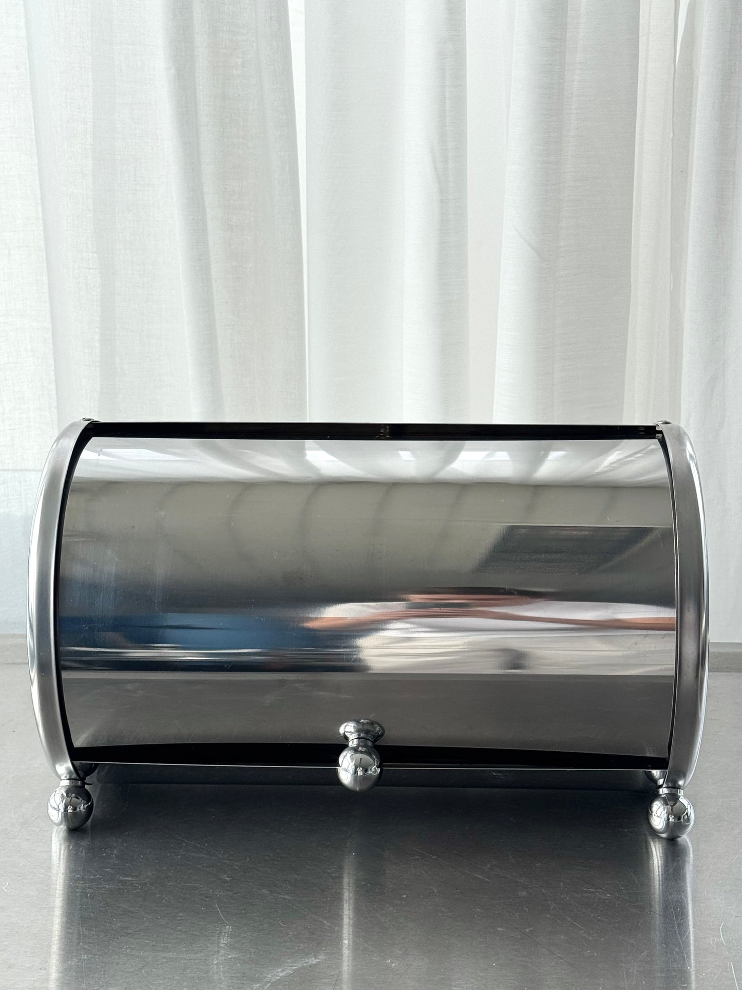Chrome bread case