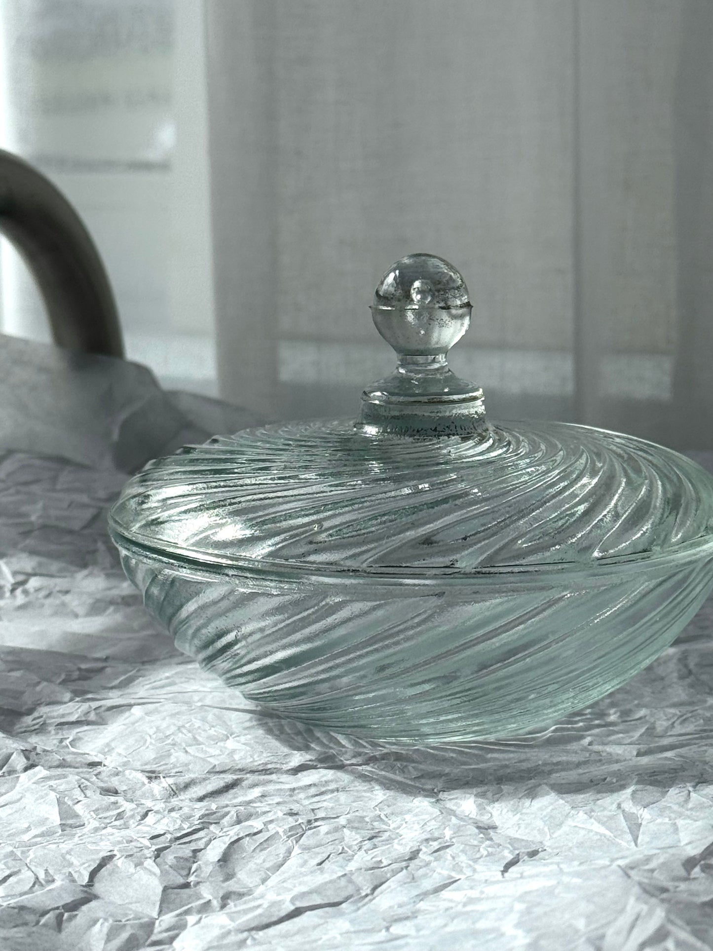 Swirling bonbonniere