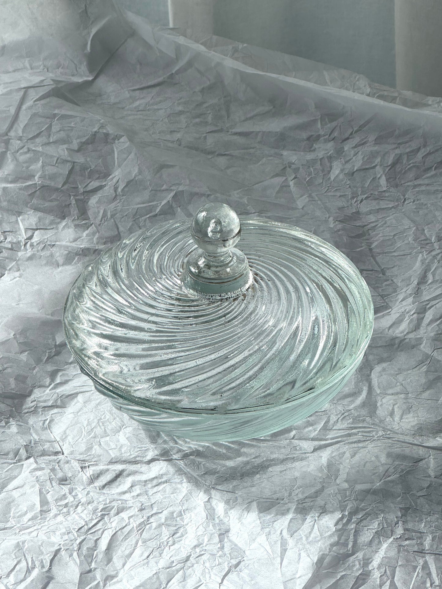 Swirling bonbonniere