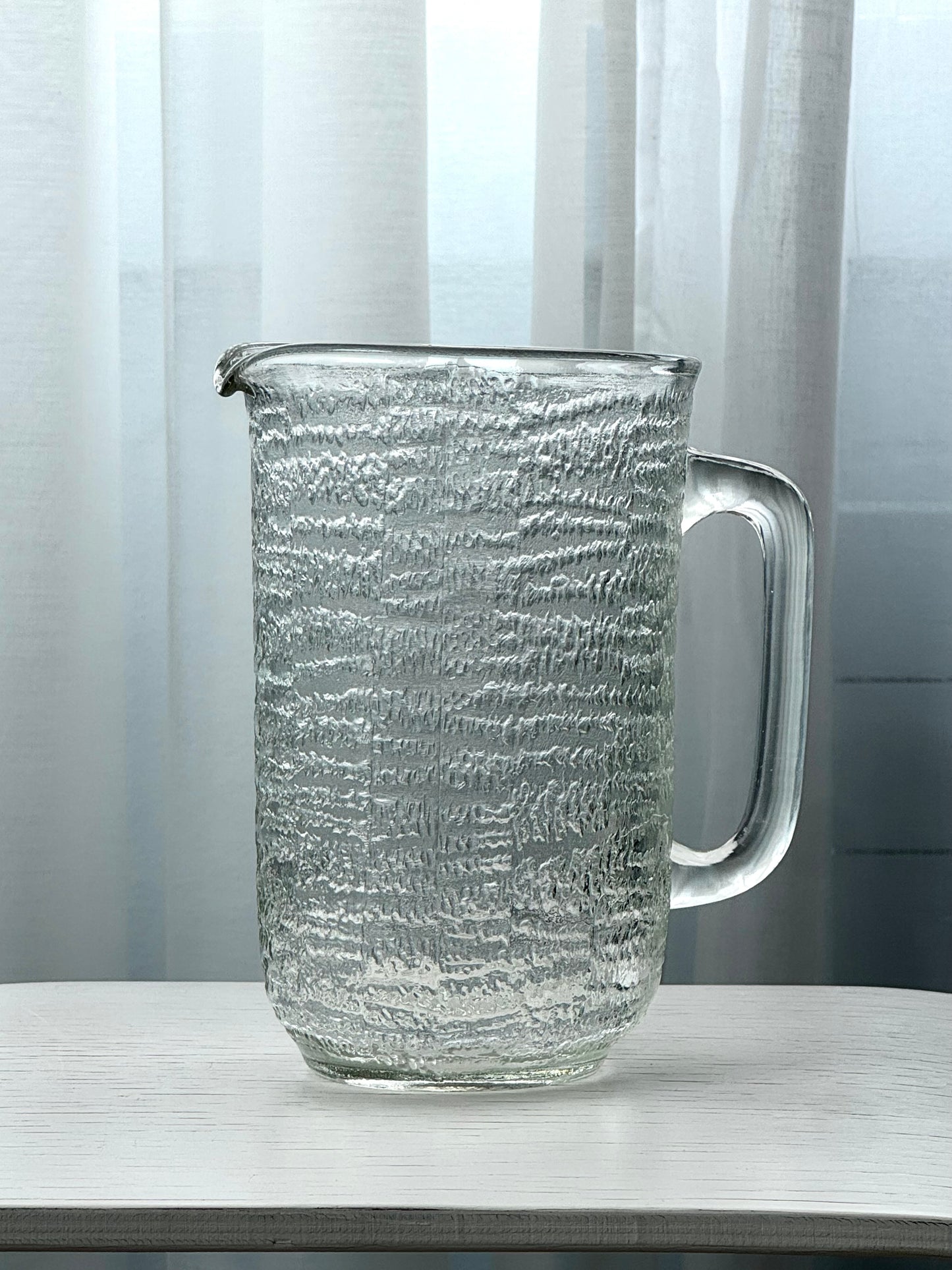 Structured jug