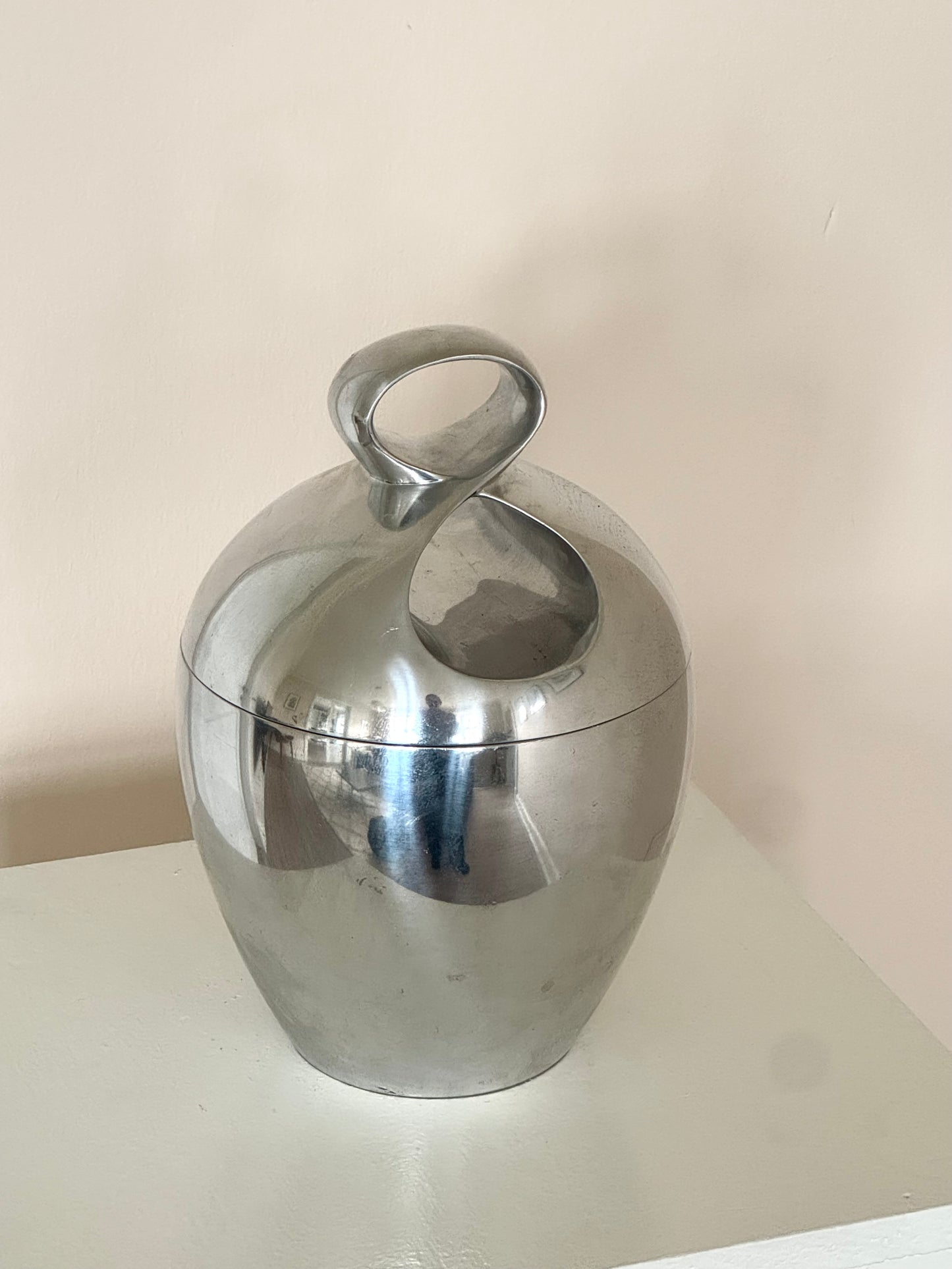 Infinity ice bucket