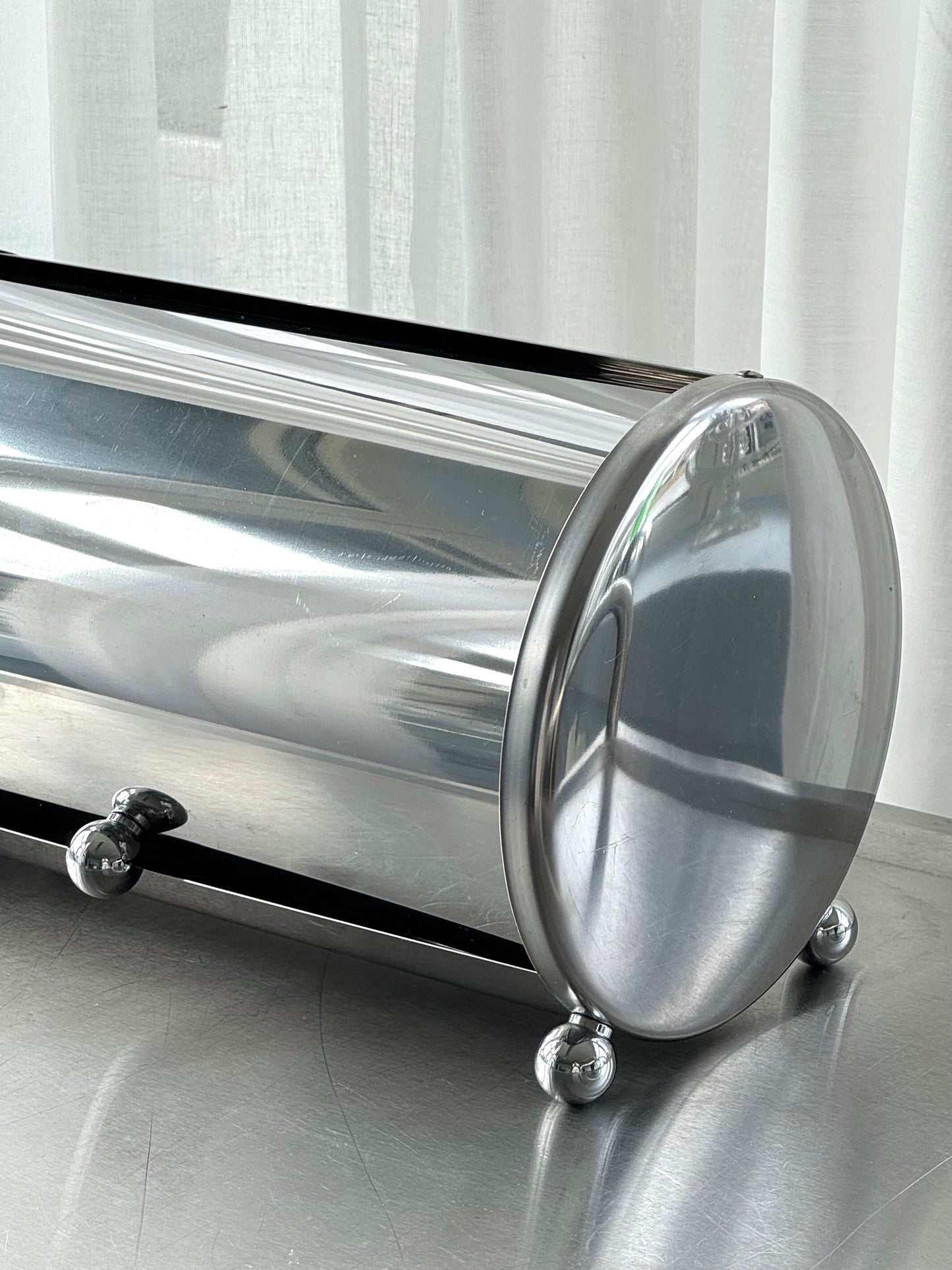 Chrome bread case