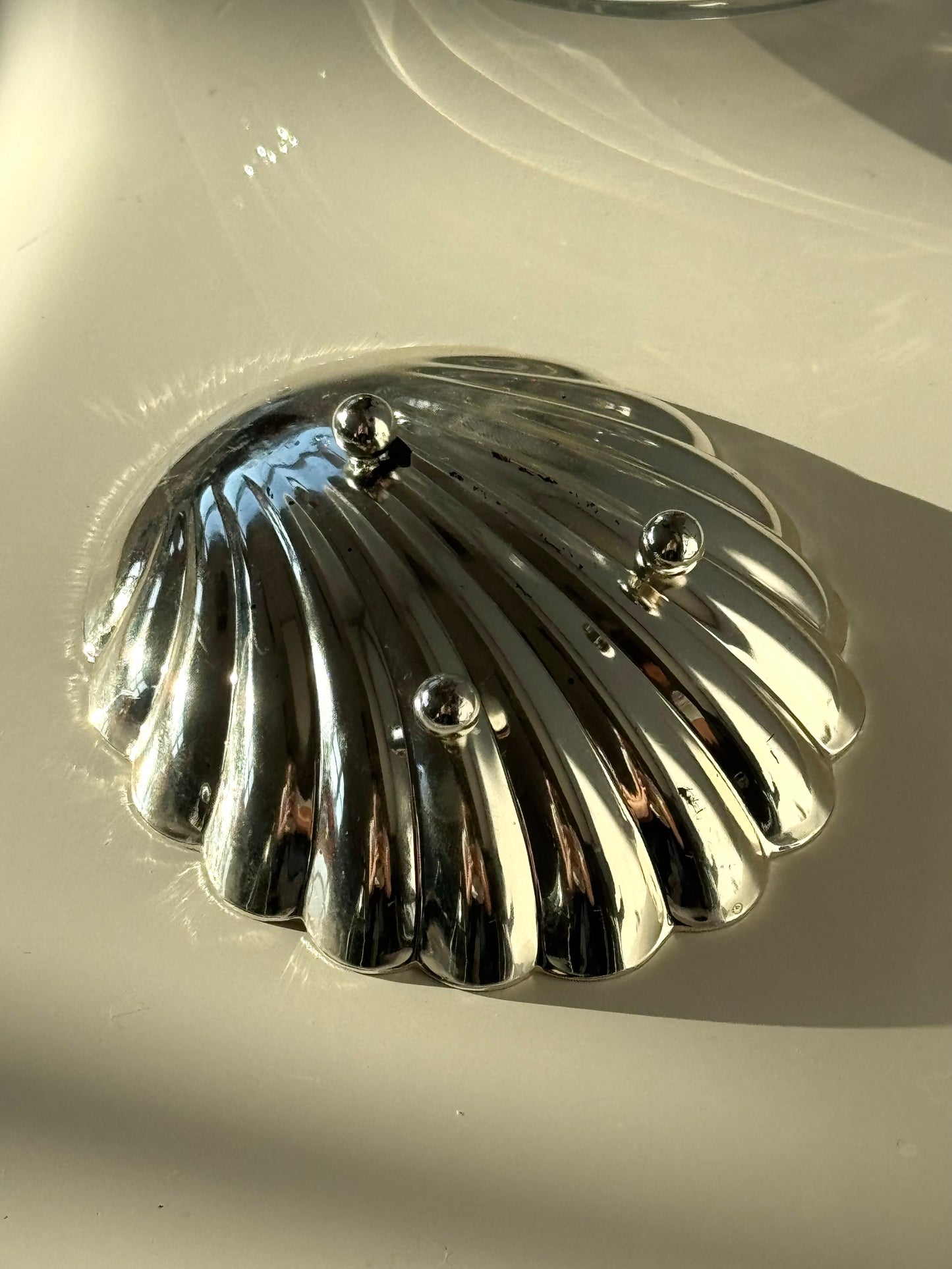 Silver plated clam