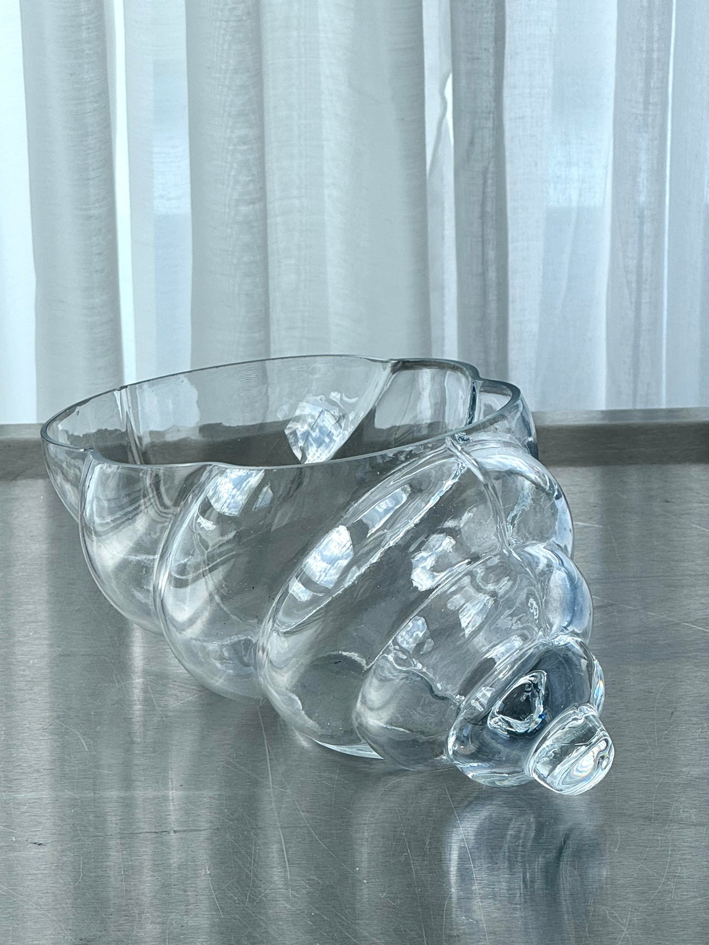 Crystal clam bowl