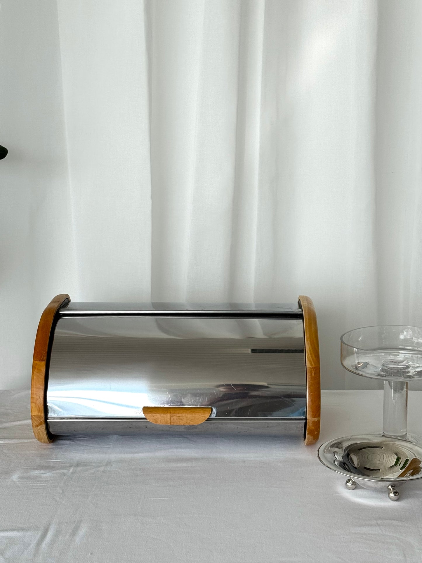 Bread case