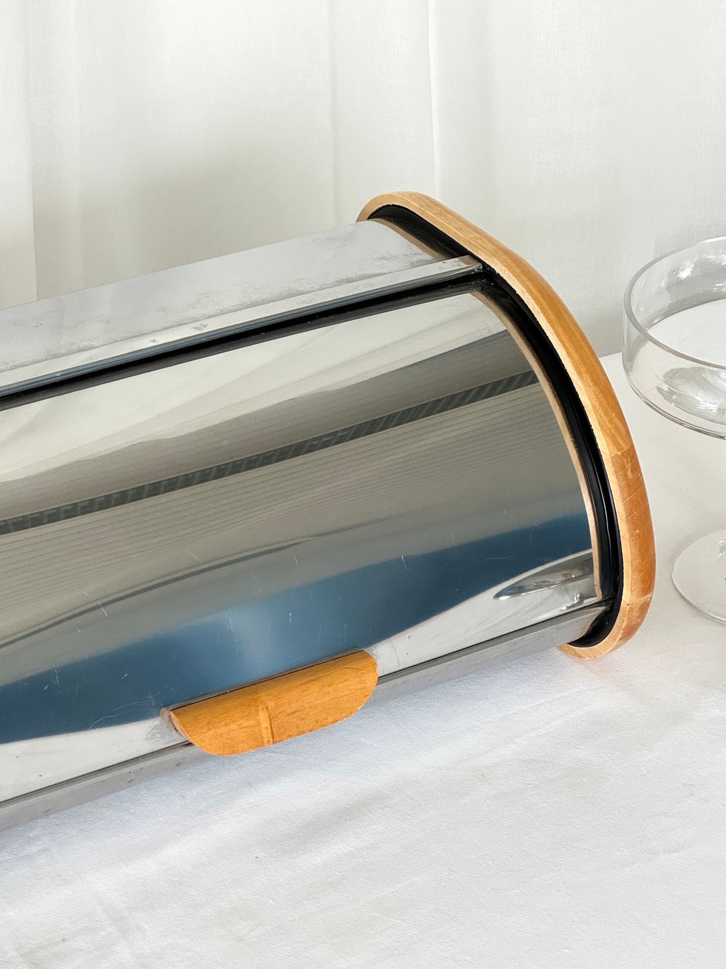Bread case