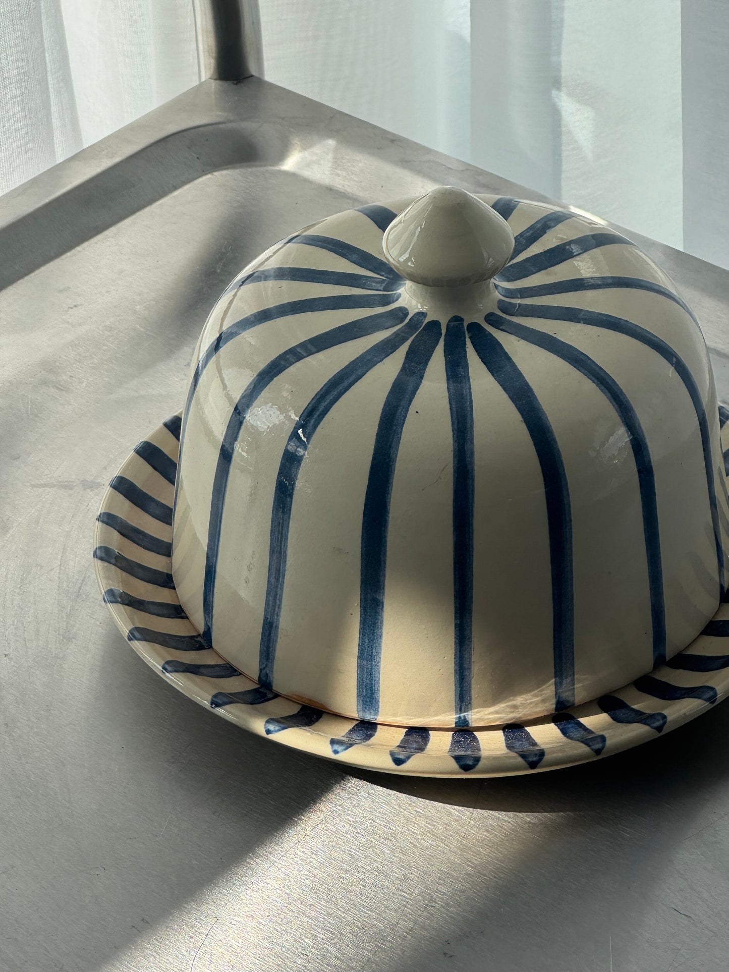 Serving dish with lid