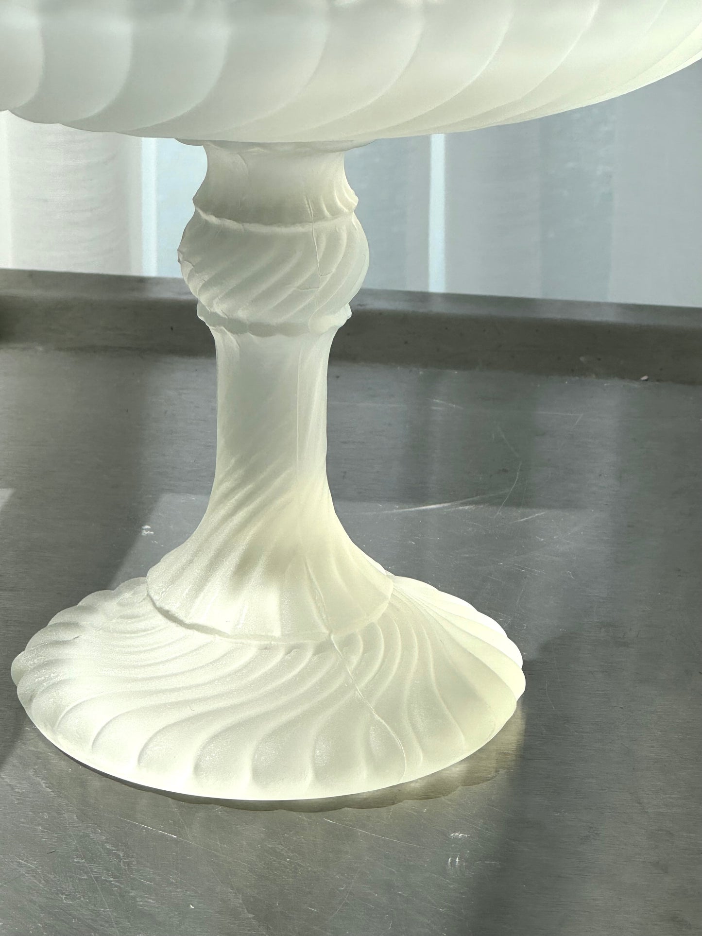 Swirling stand