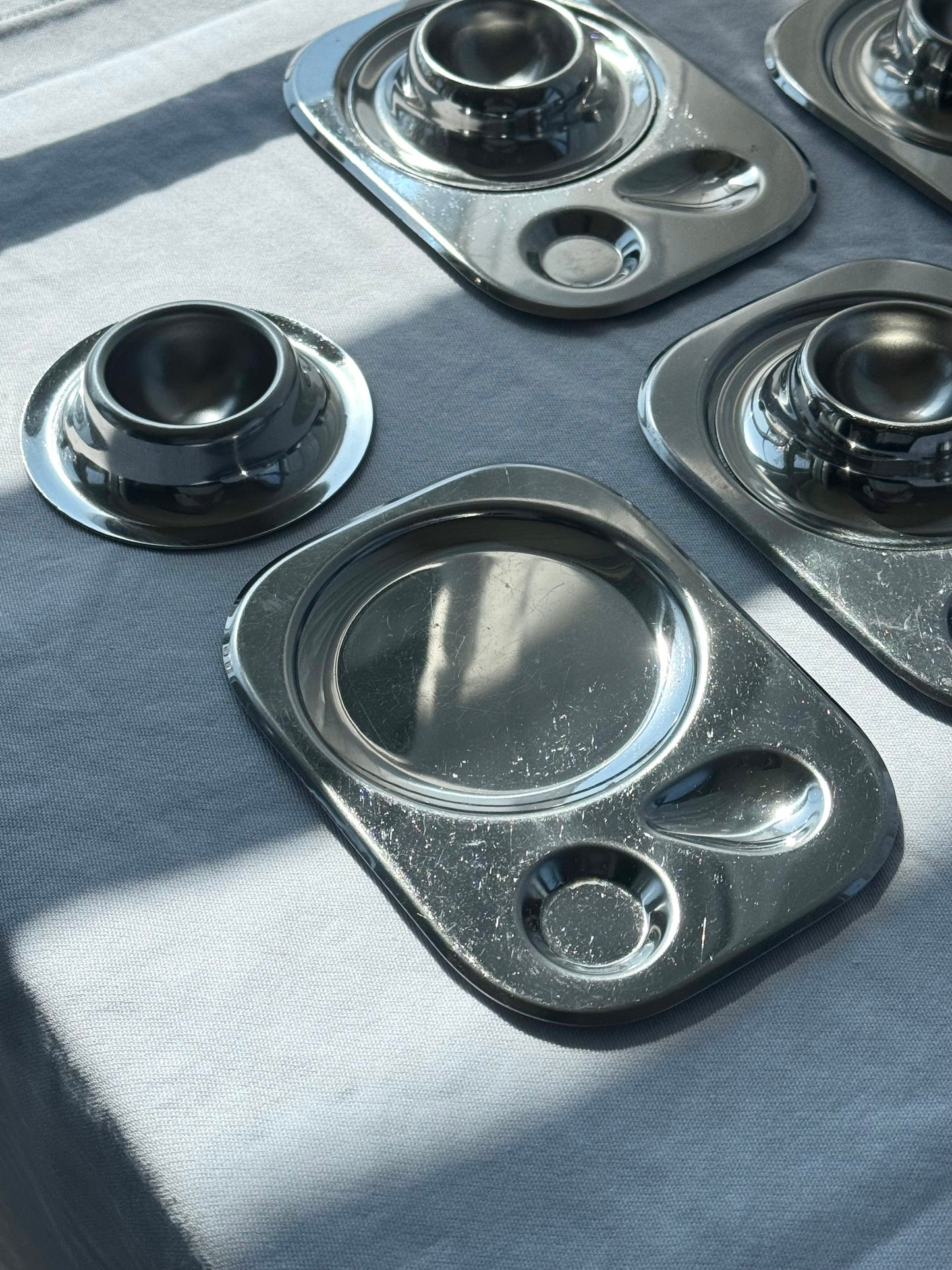 Steel egg plates