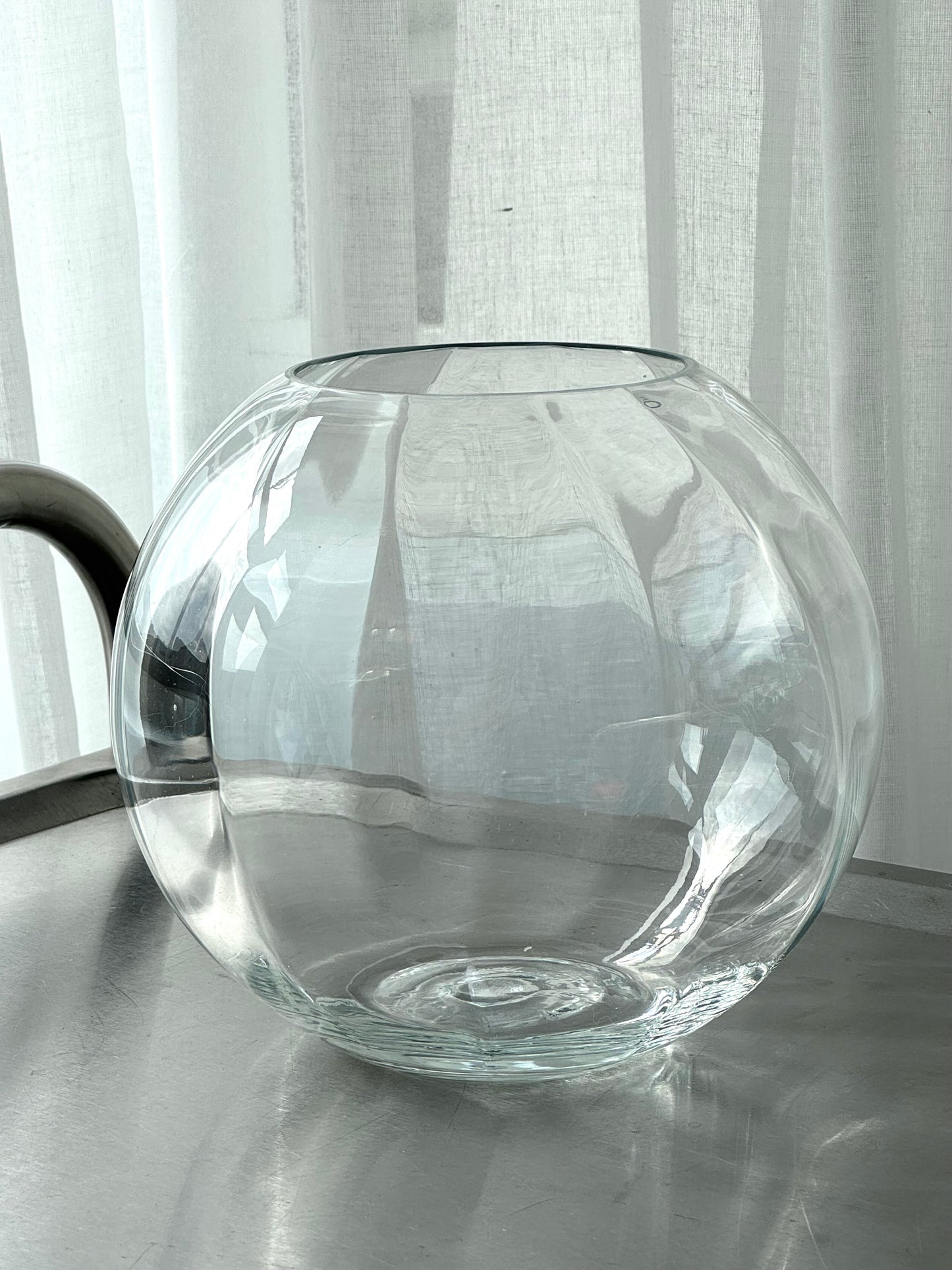 Swirling round vase