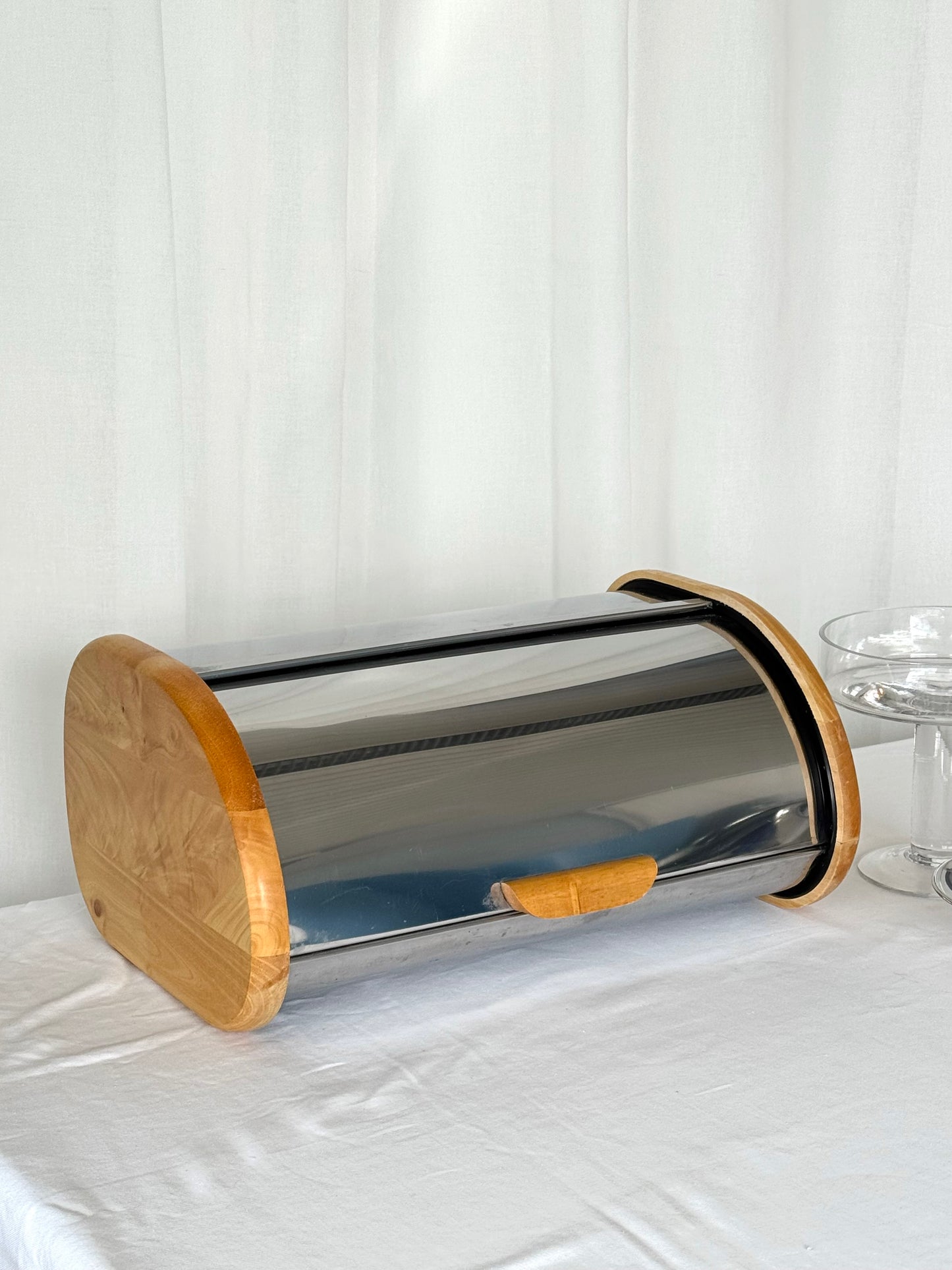 Bread case