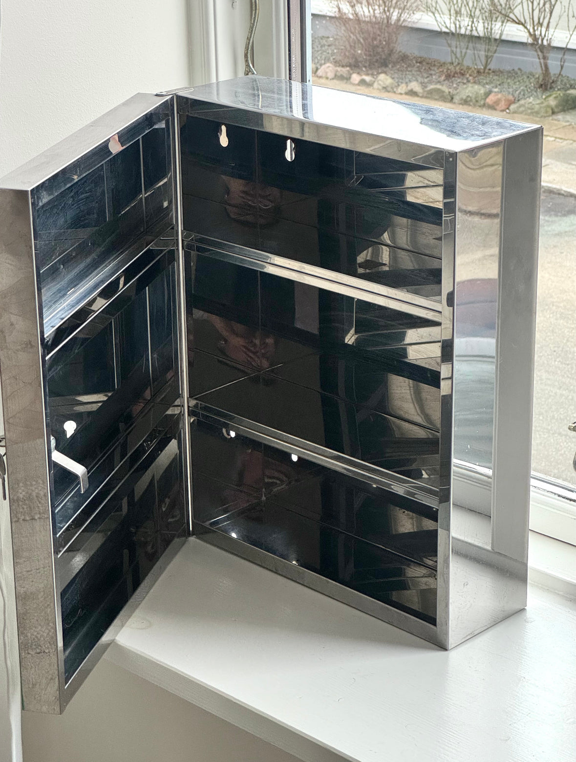 Chrome locker