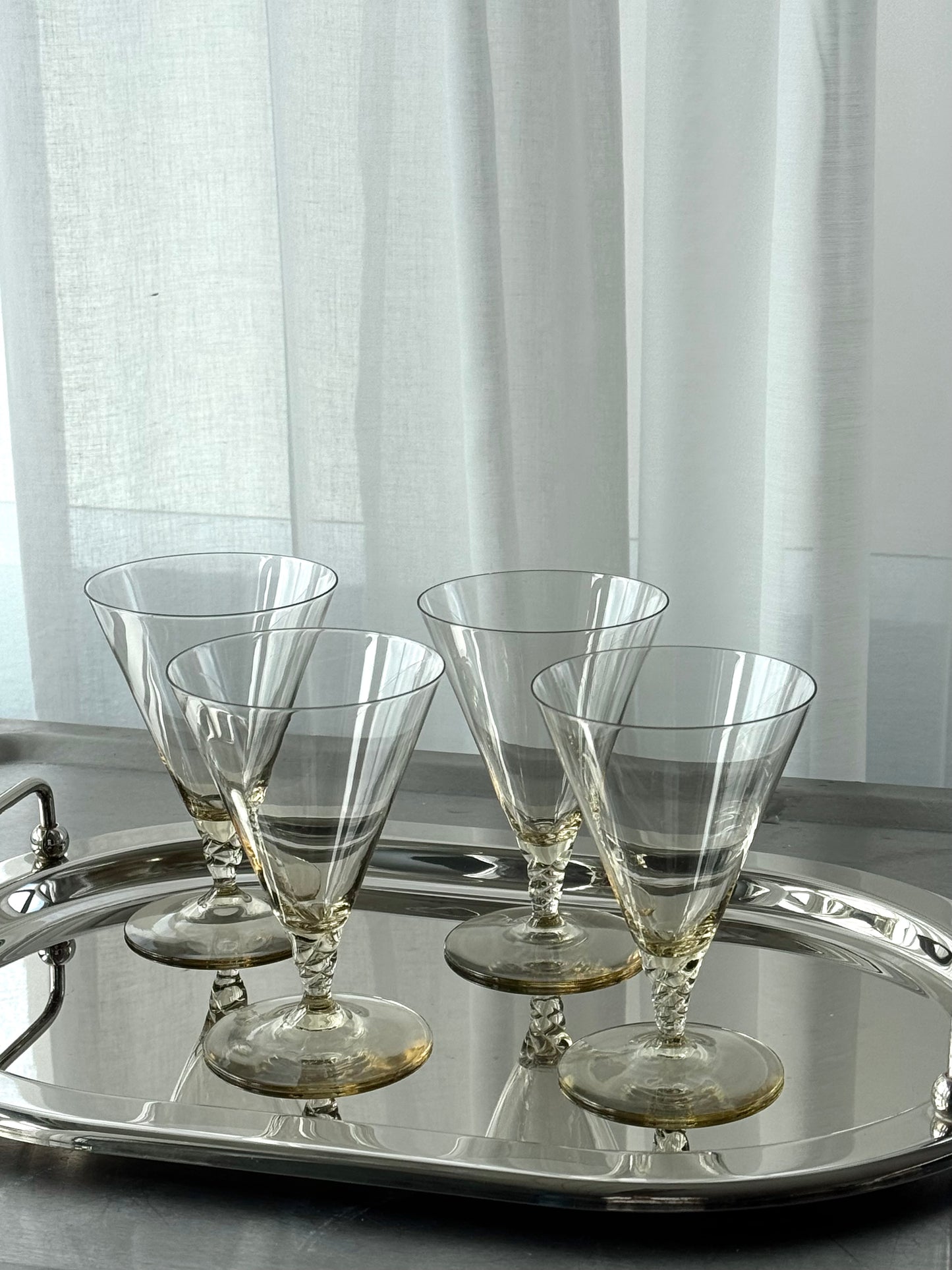 Swirl cocktail glasses